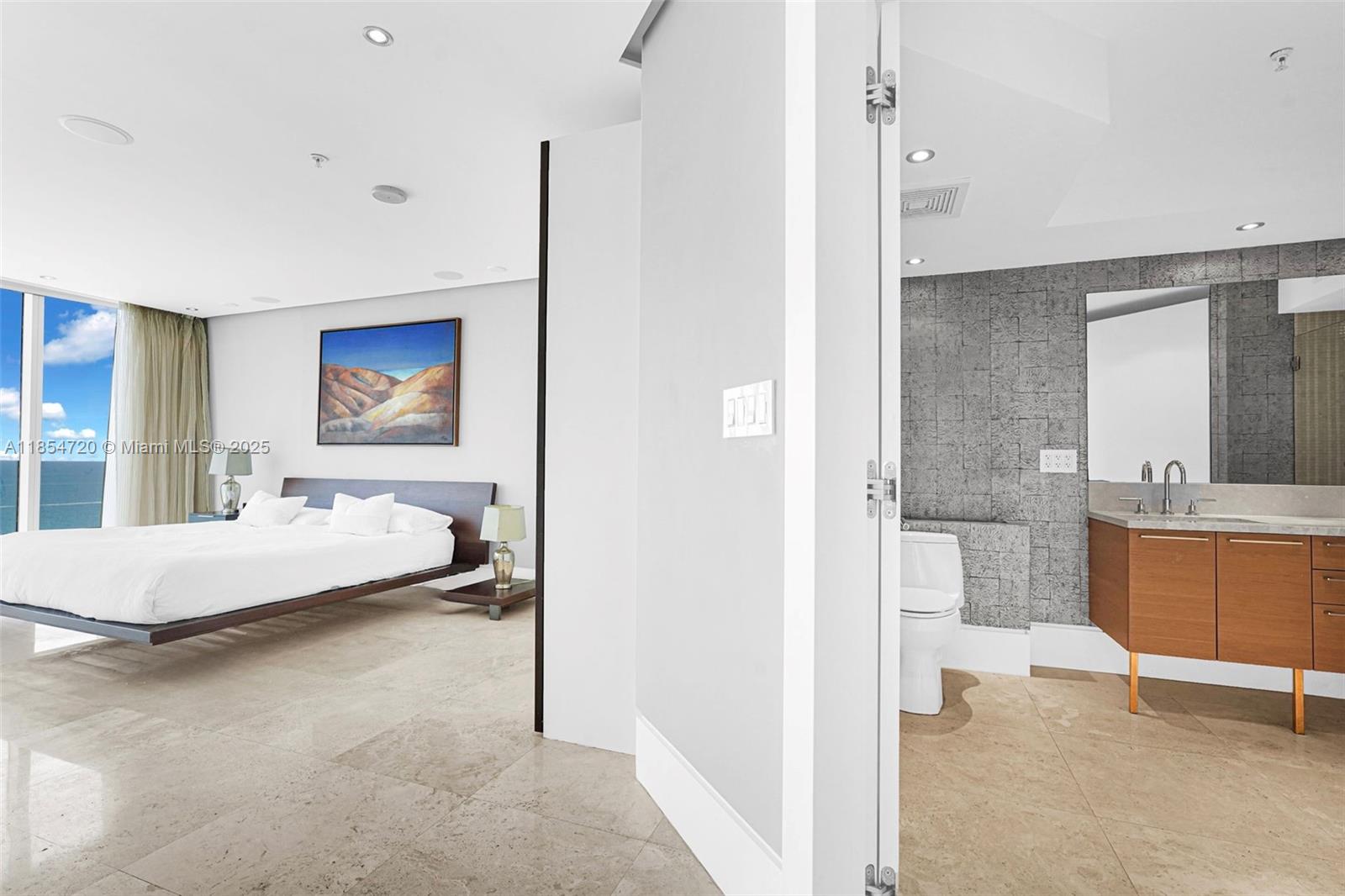 image La Perla Condominium43