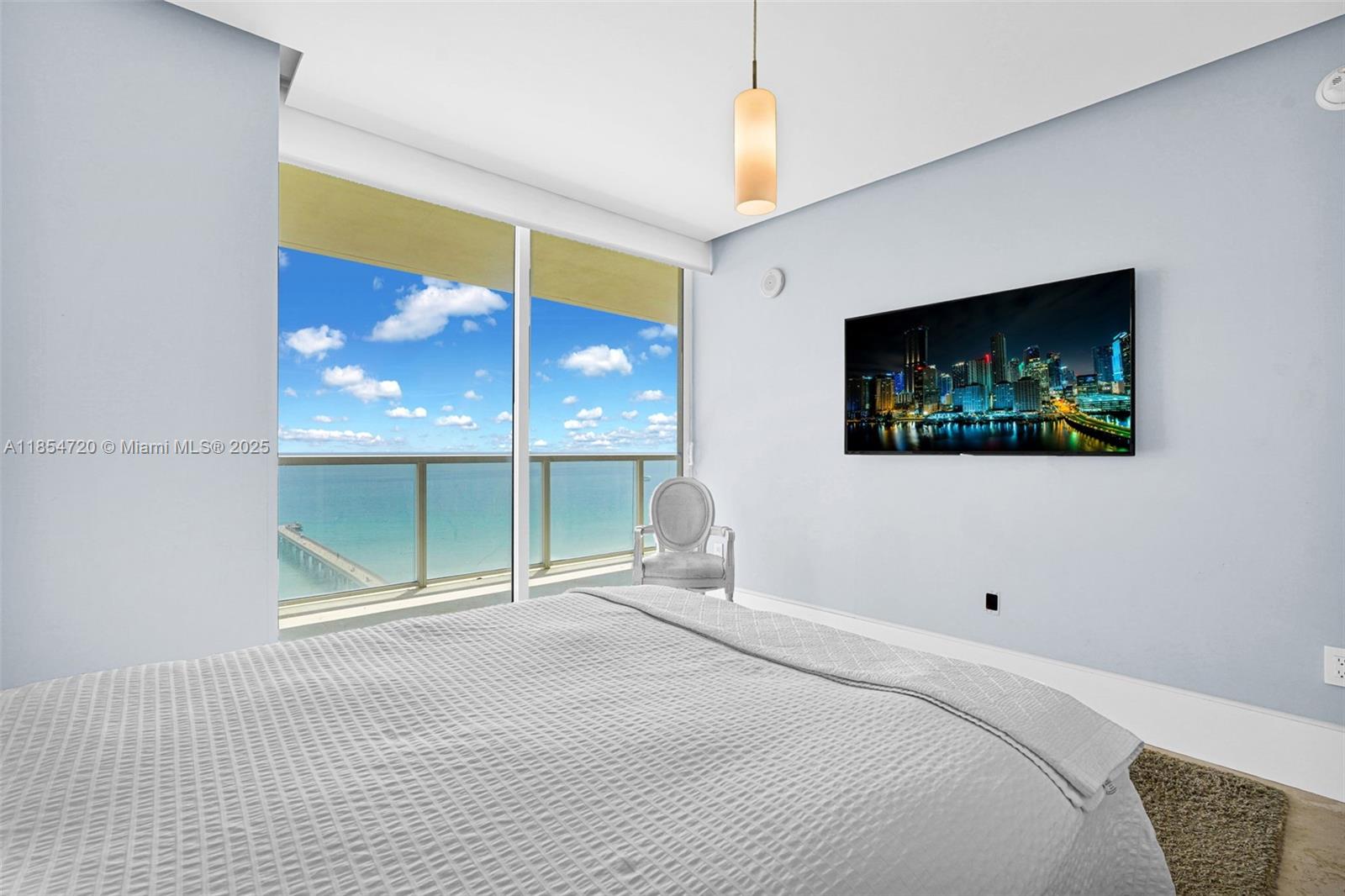 image La Perla Condominium50
