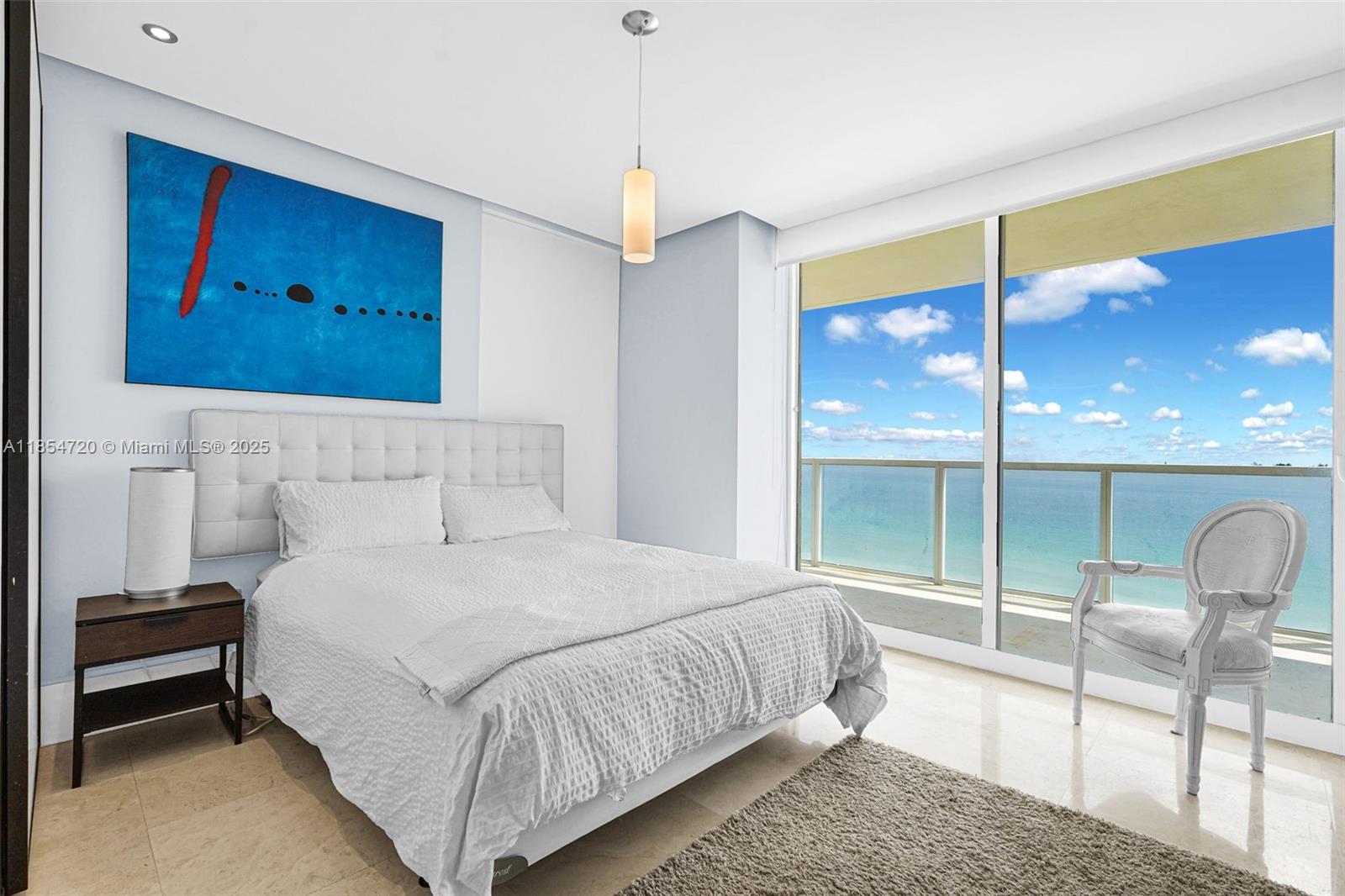 image La Perla Condominium51