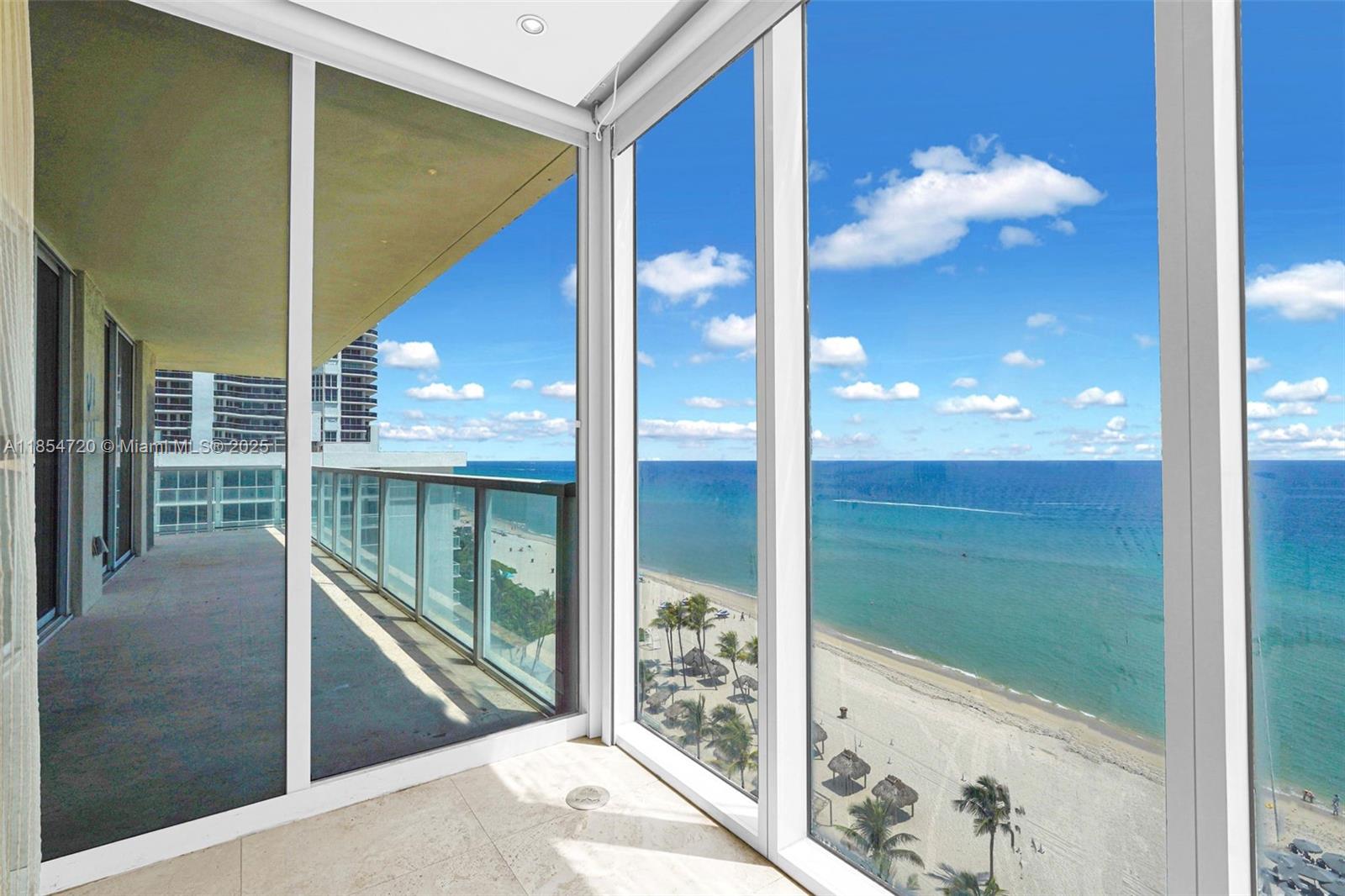 image La Perla Condominium52