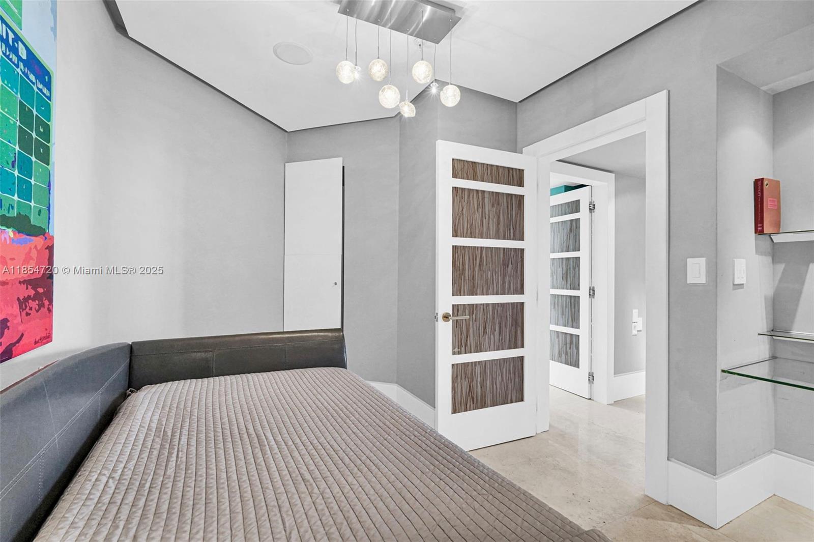 image La Perla Condominium54