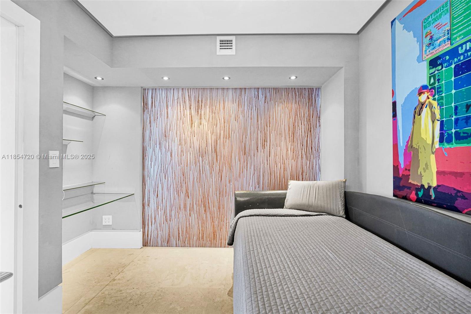 image La Perla Condominium56