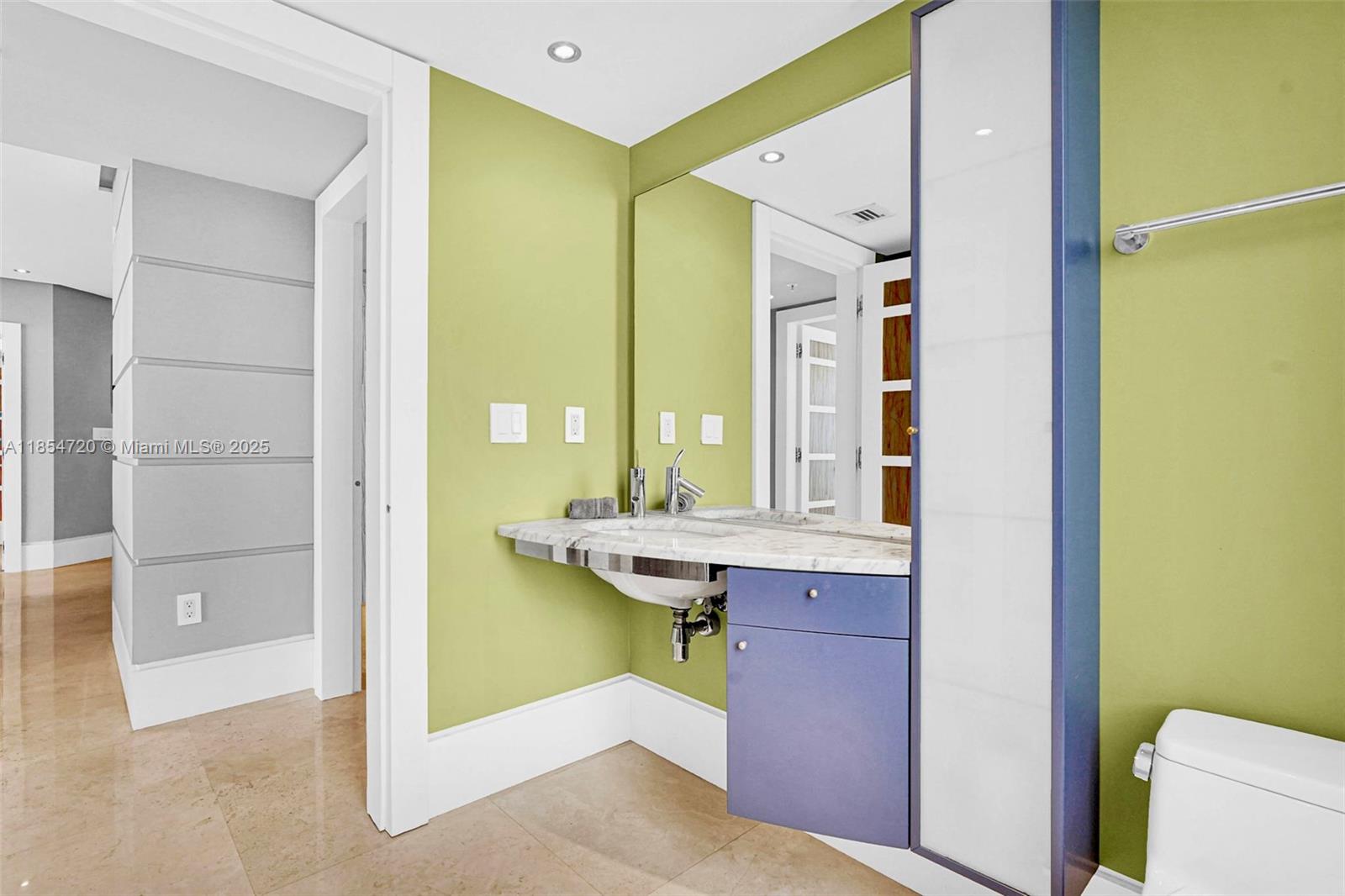 image La Perla Condominium58