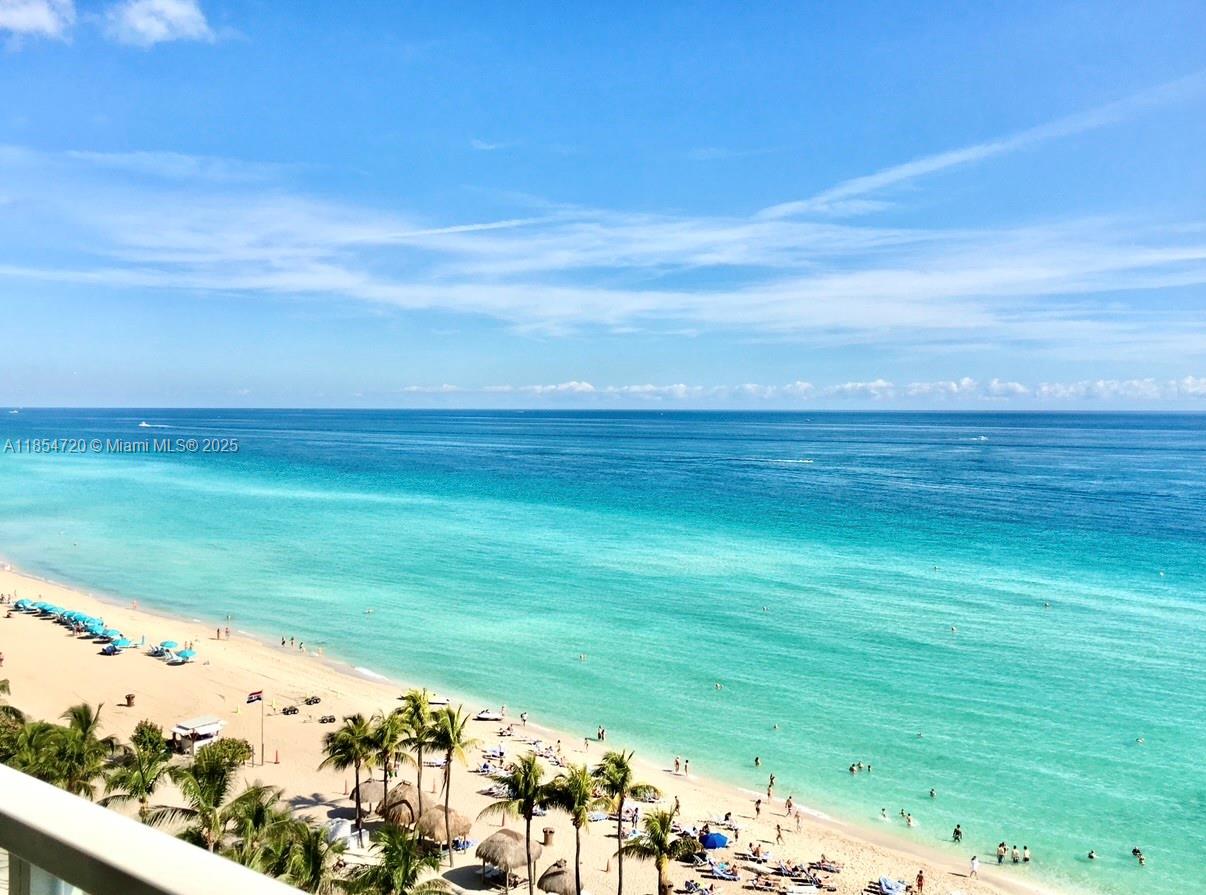 image La Perla Condominium5