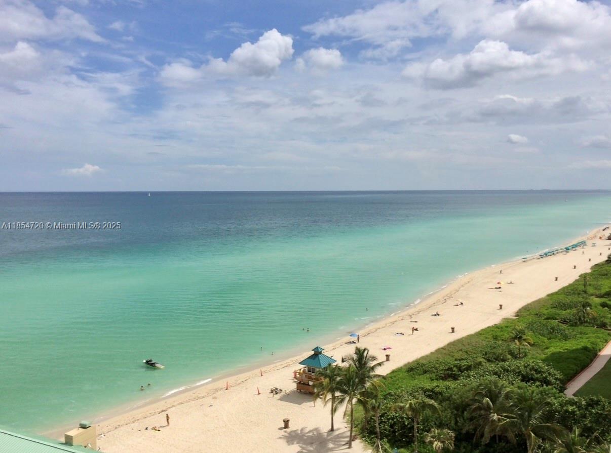 image La Perla Condominium6