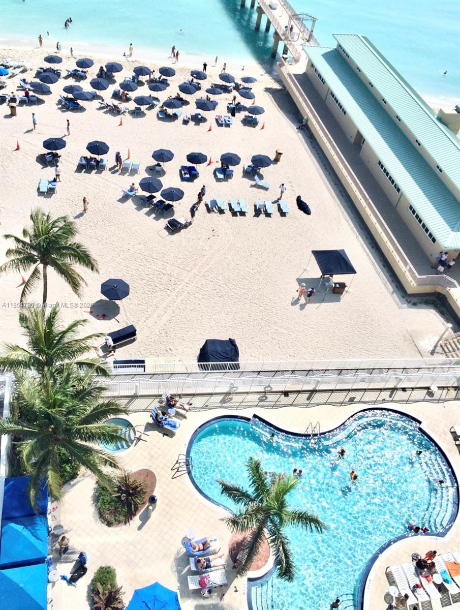 image La Perla Condominium7