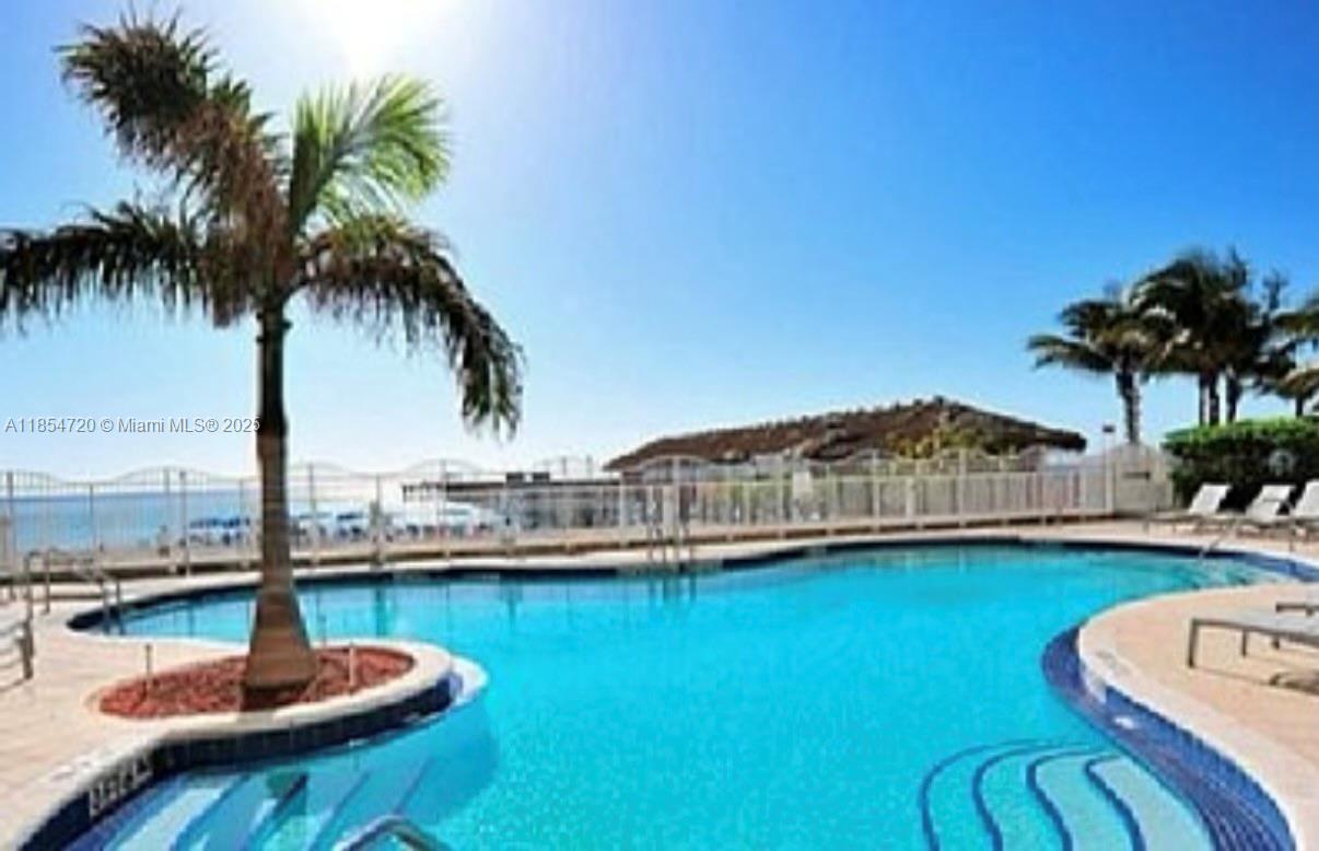 image La Perla Condominium8