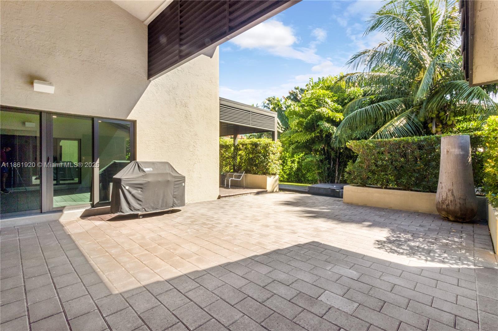 371 Isla Dorada Blvd Coral Gables, FL 33143 371 Isla Dorada Blvd Coral Gables, FL 33143