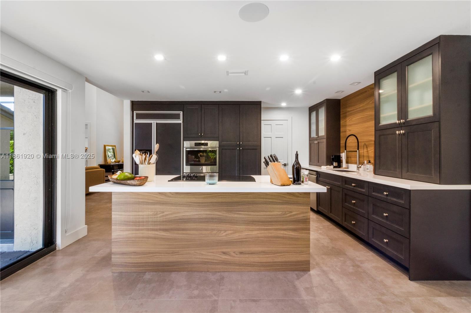 371 Isla Dorada Blvd Coral Gables, FL 33143 371 Isla Dorada Blvd Coral Gables, FL 33143