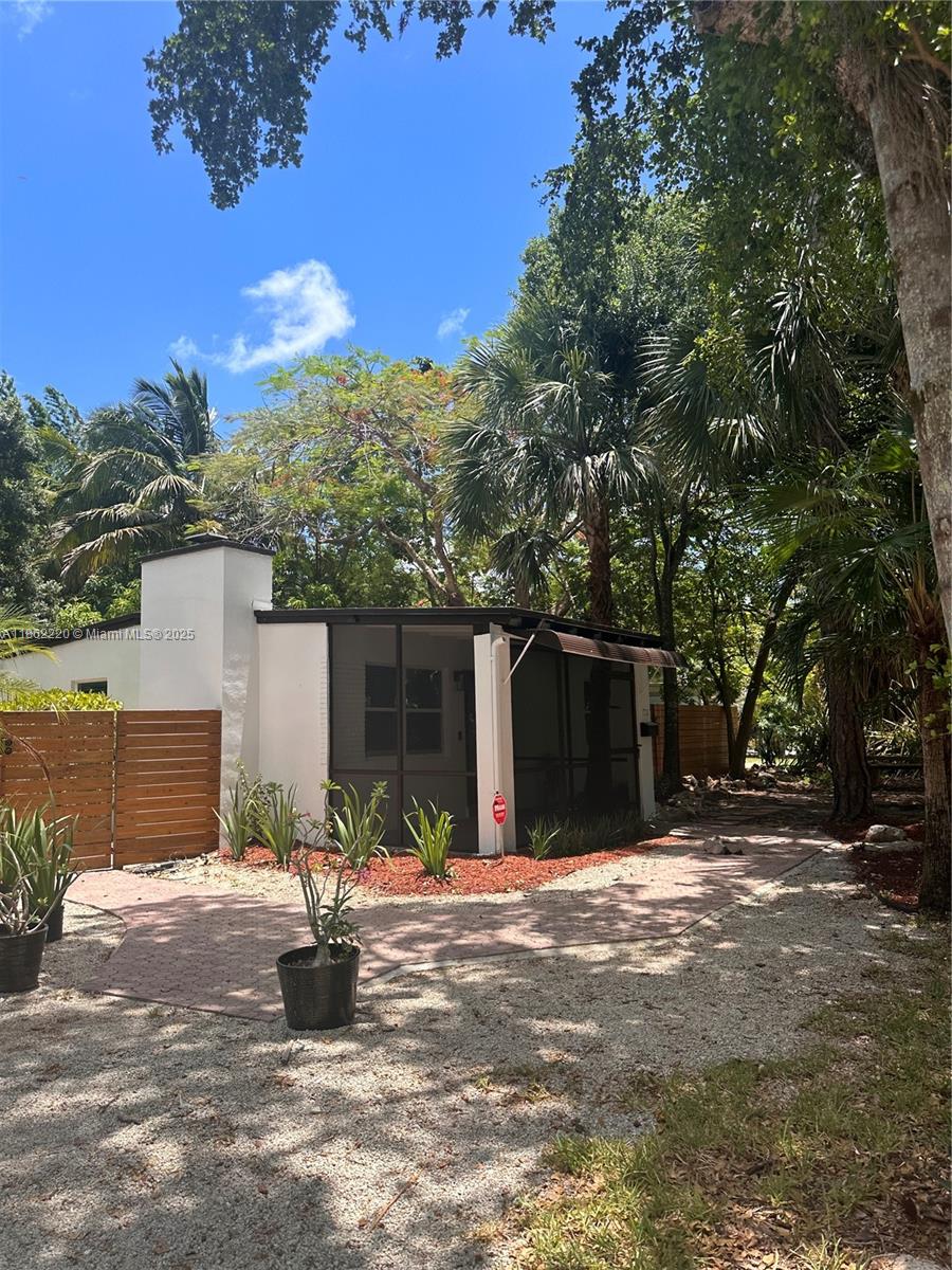 1733 SW 13th St