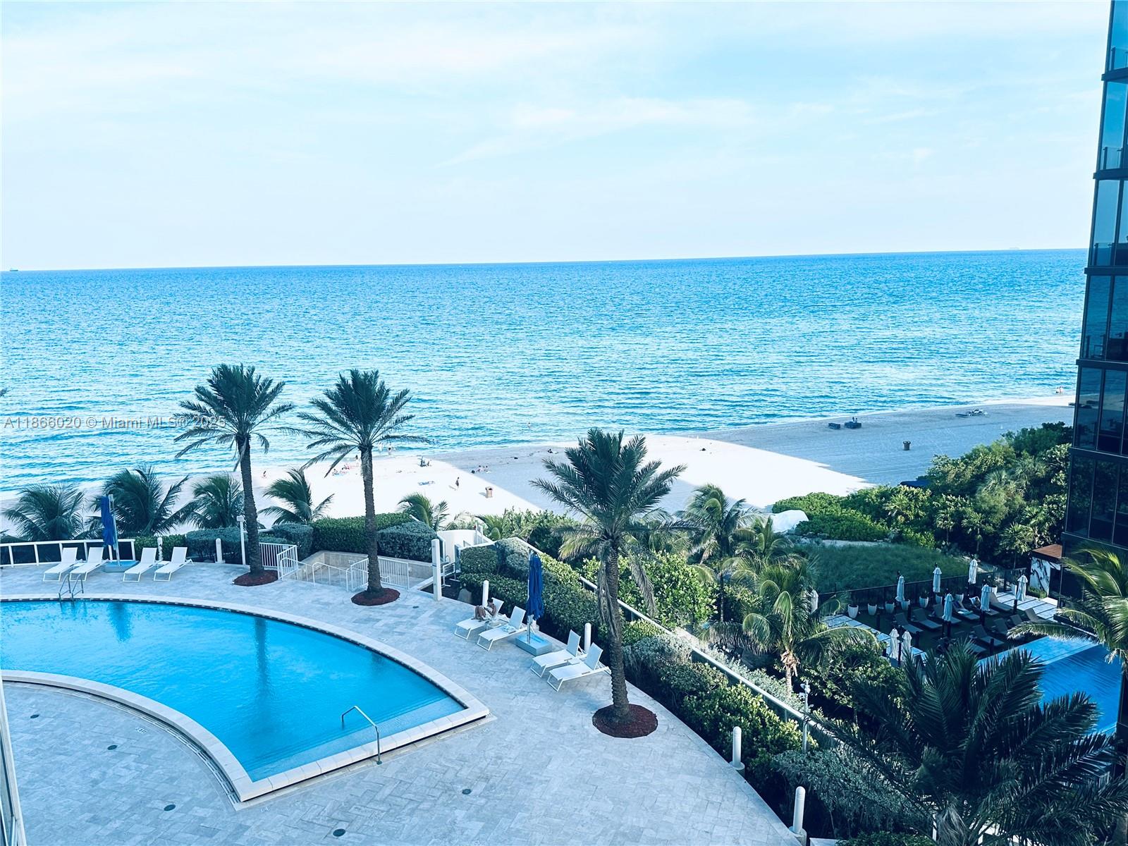 17201 Collins Ave #904