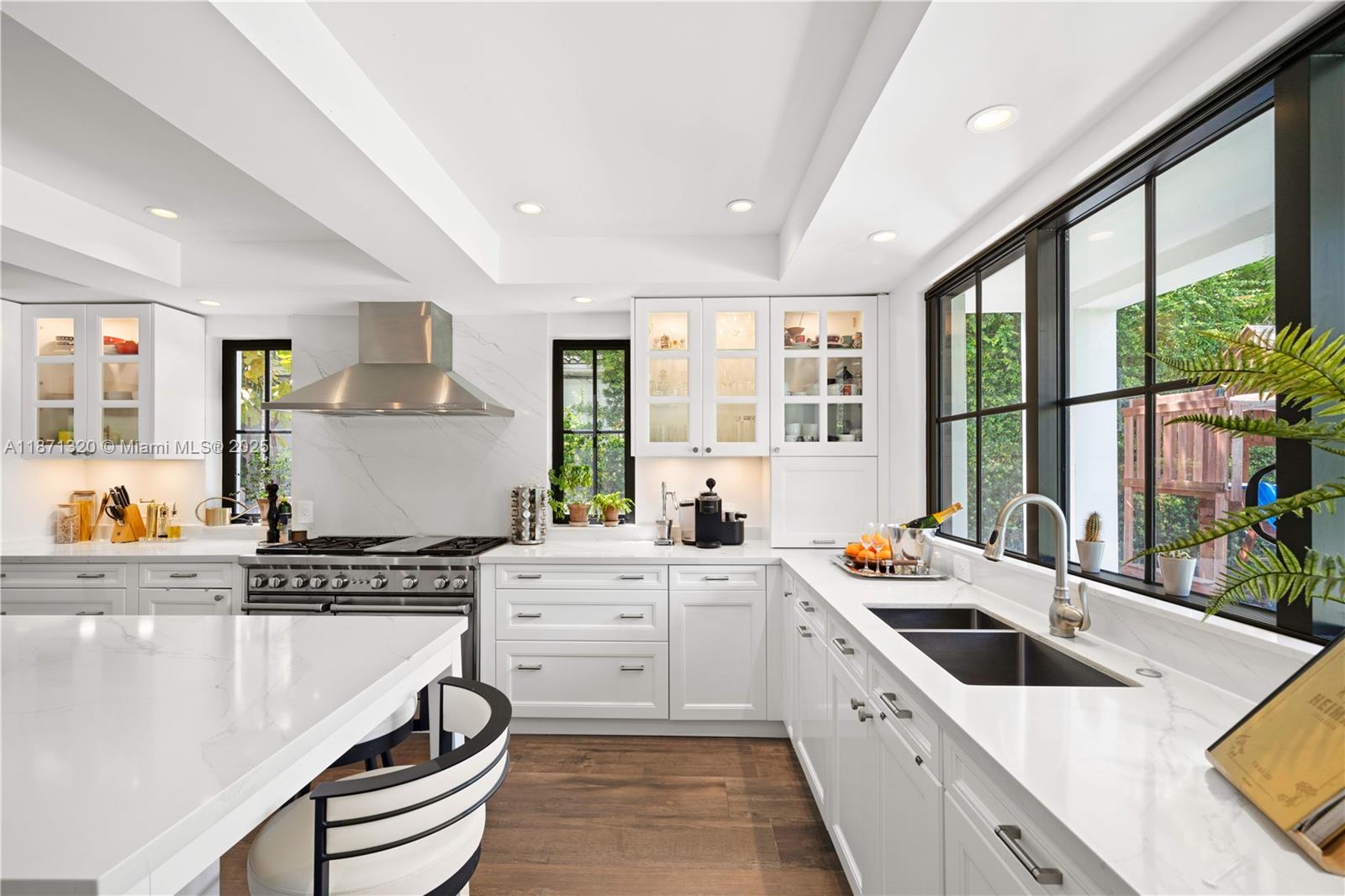 5728 Pine Tree Dr Miami Beach, FL 33140 5728 Pine Tree Dr Miami Beach, FL 33140