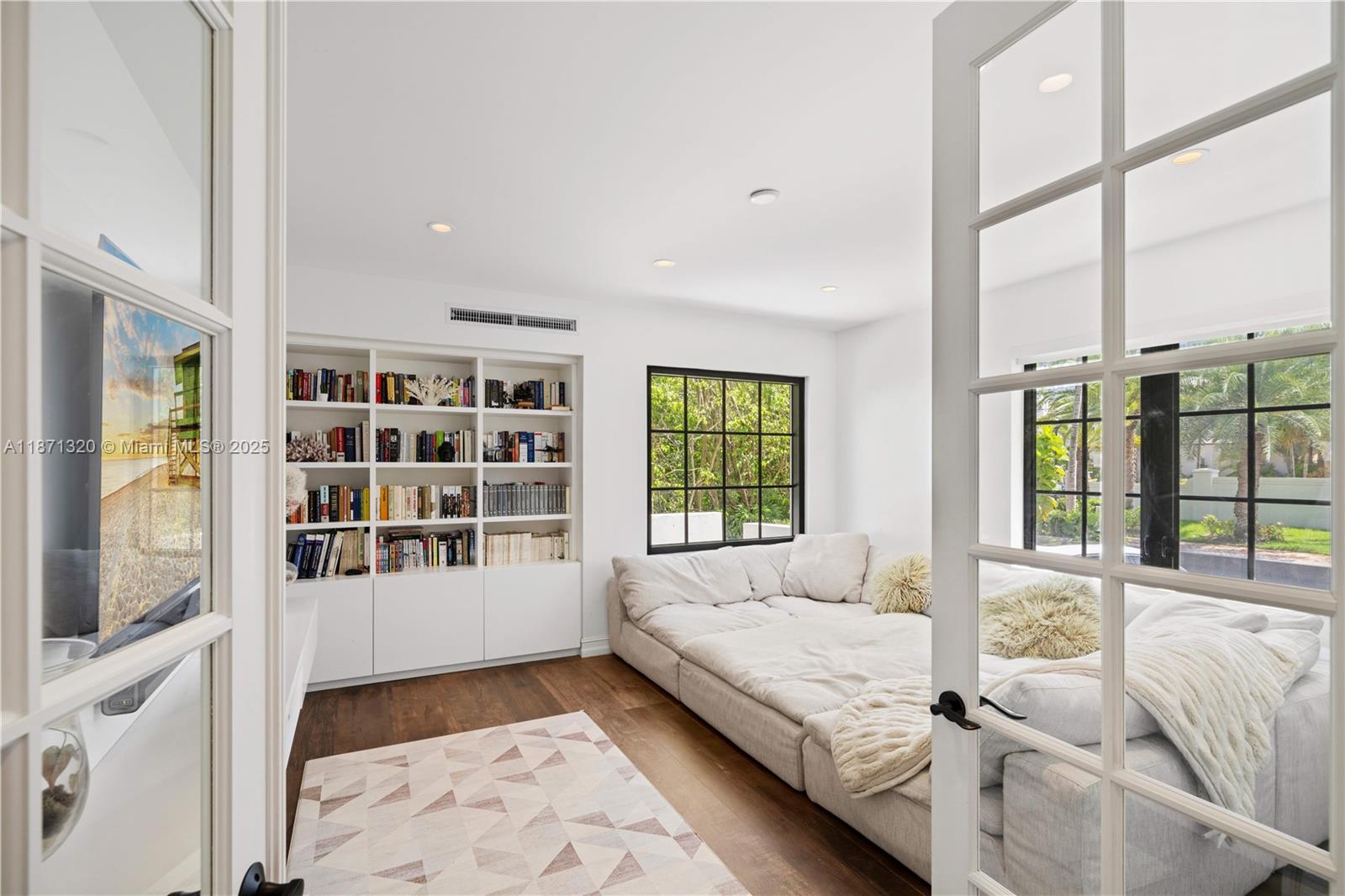 5728 Pine Tree Dr Miami Beach, FL 33140 5728 Pine Tree Dr Miami Beach, FL 33140