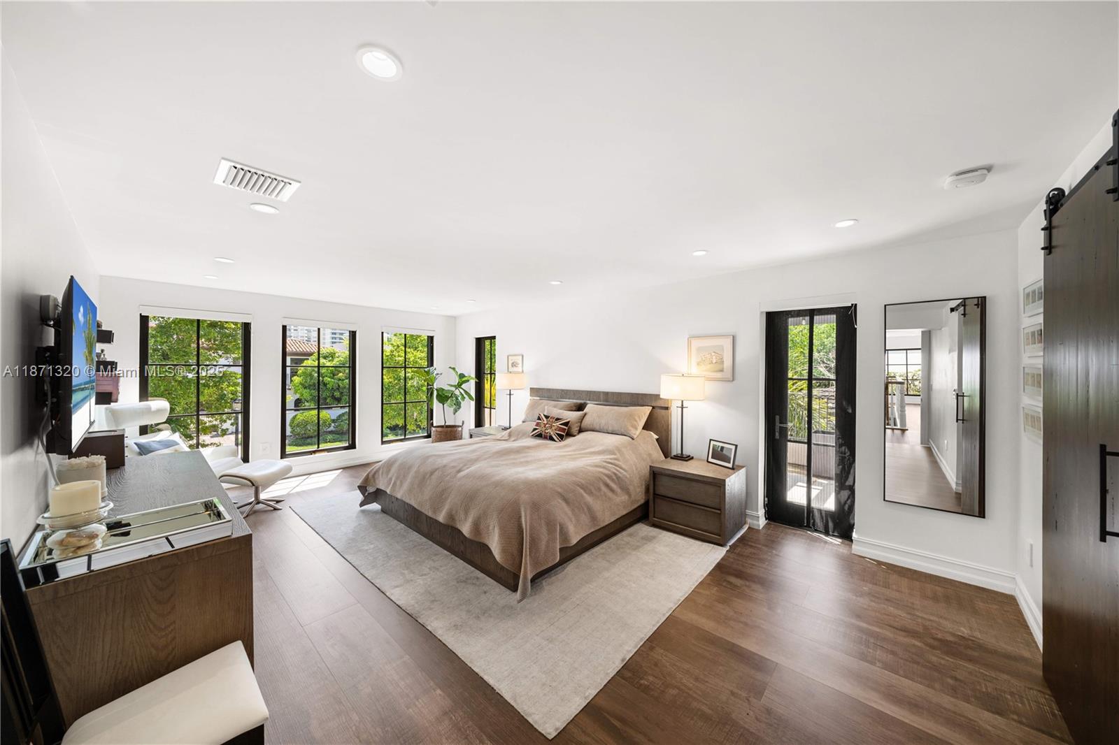 5728 Pine Tree Dr Miami Beach, FL 33140 5728 Pine Tree Dr Miami Beach, FL 33140