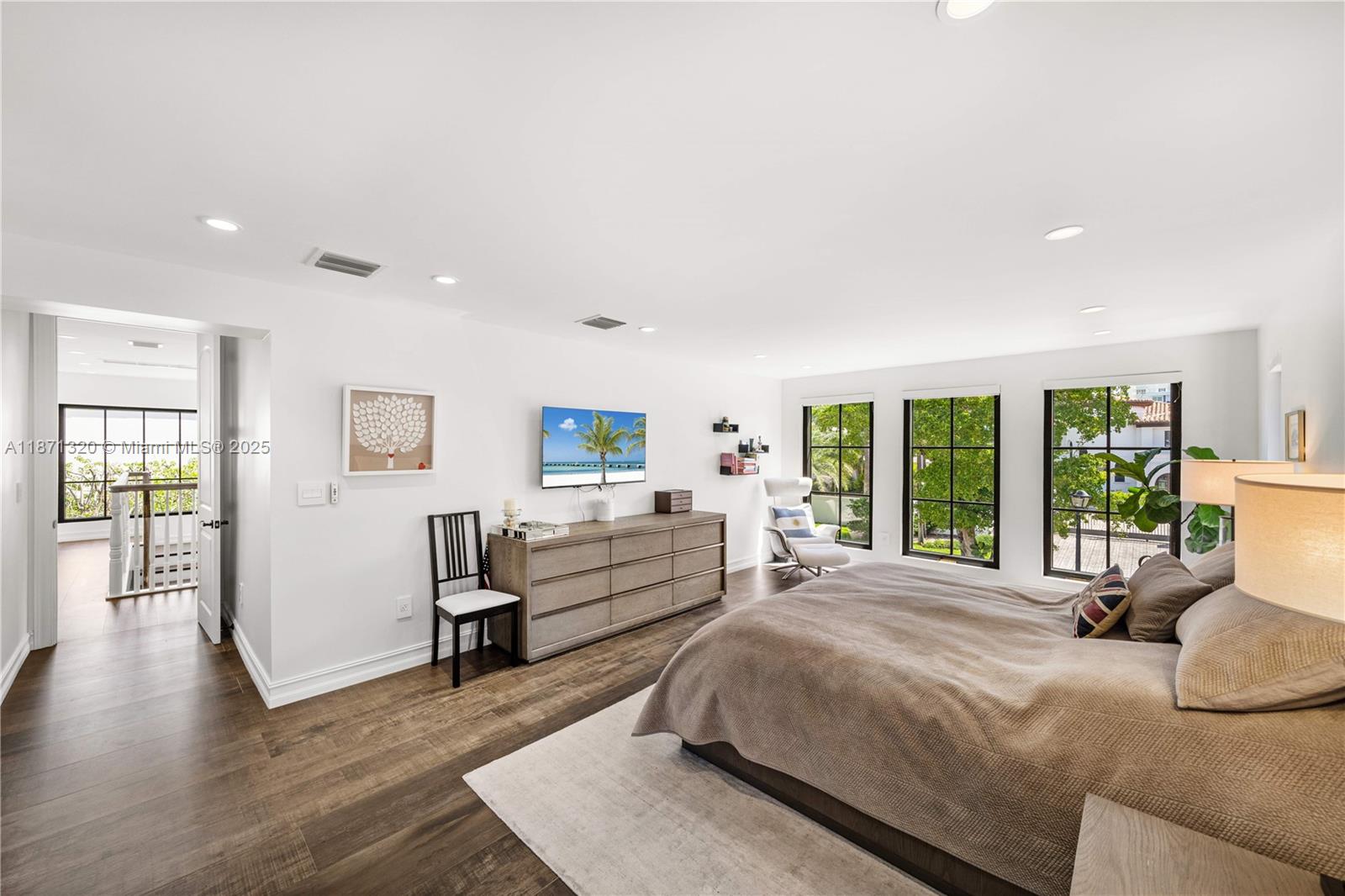 5728 Pine Tree Dr Miami Beach, FL 33140 5728 Pine Tree Dr Miami Beach, FL 33140