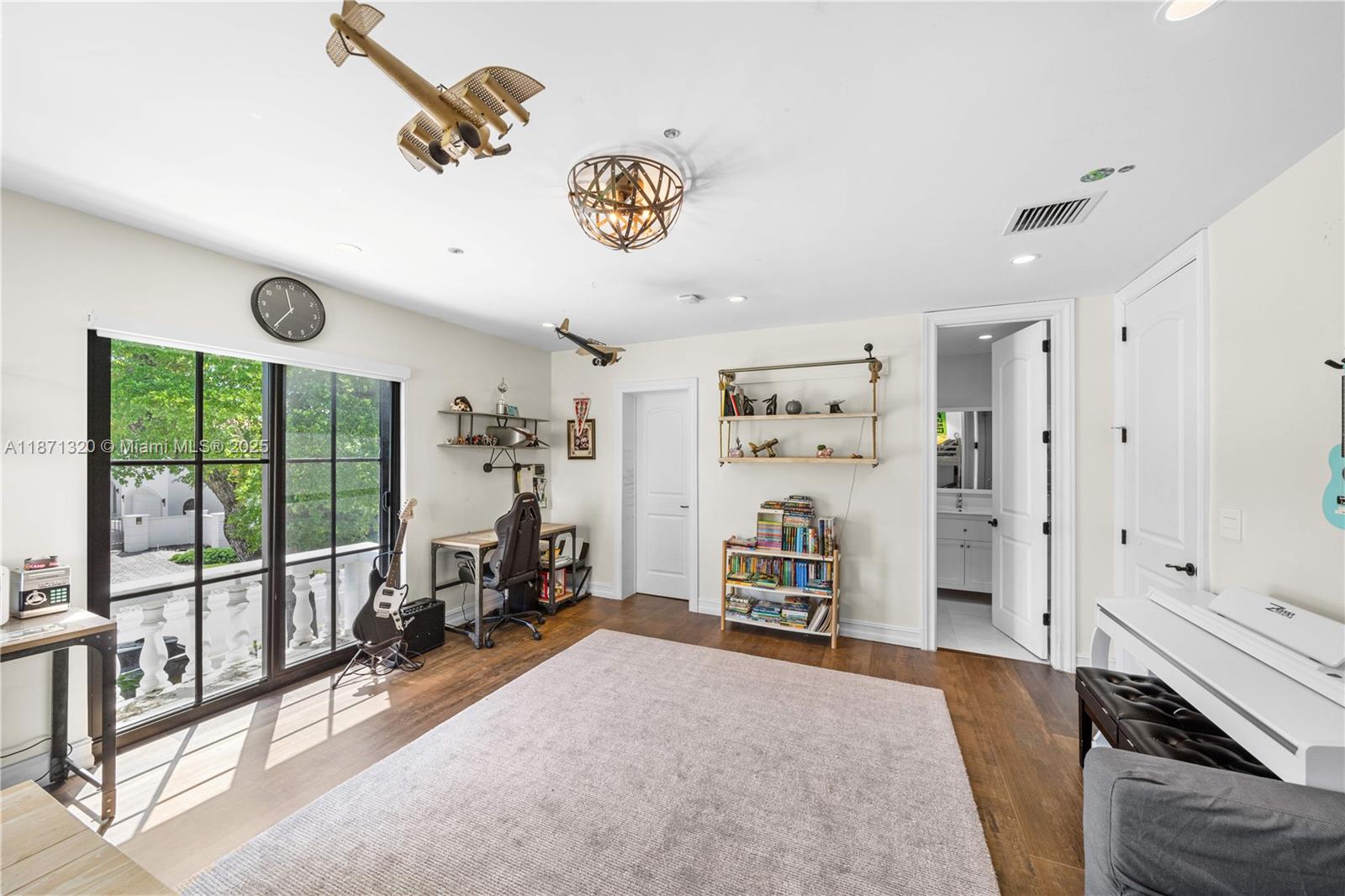 5728 Pine Tree Dr Miami Beach, FL 33140 5728 Pine Tree Dr Miami Beach, FL 33140