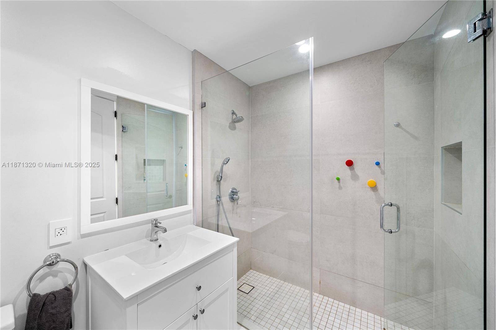 5728 Pine Tree Dr Miami Beach, FL 33140 5728 Pine Tree Dr Miami Beach, FL 33140