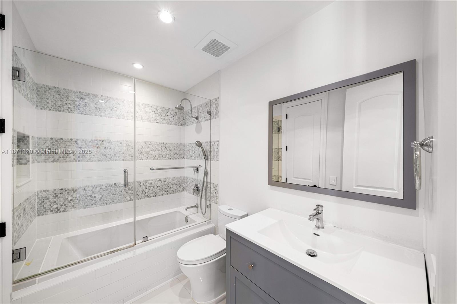 5728 Pine Tree Dr Miami Beach, FL 33140 5728 Pine Tree Dr Miami Beach, FL 33140