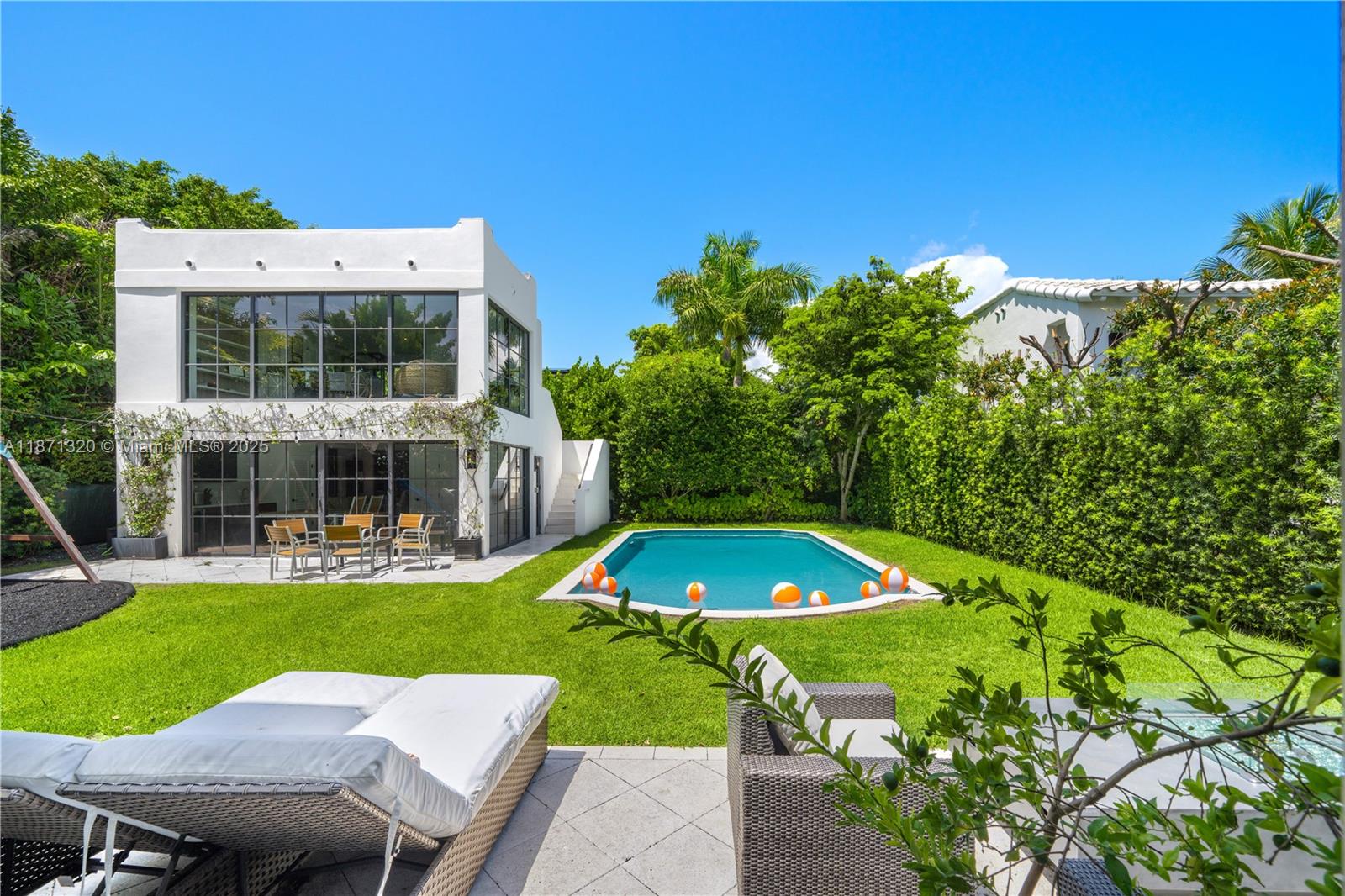 5728 Pine Tree Dr Miami Beach, FL 33140 5728 Pine Tree Dr Miami Beach, FL 33140