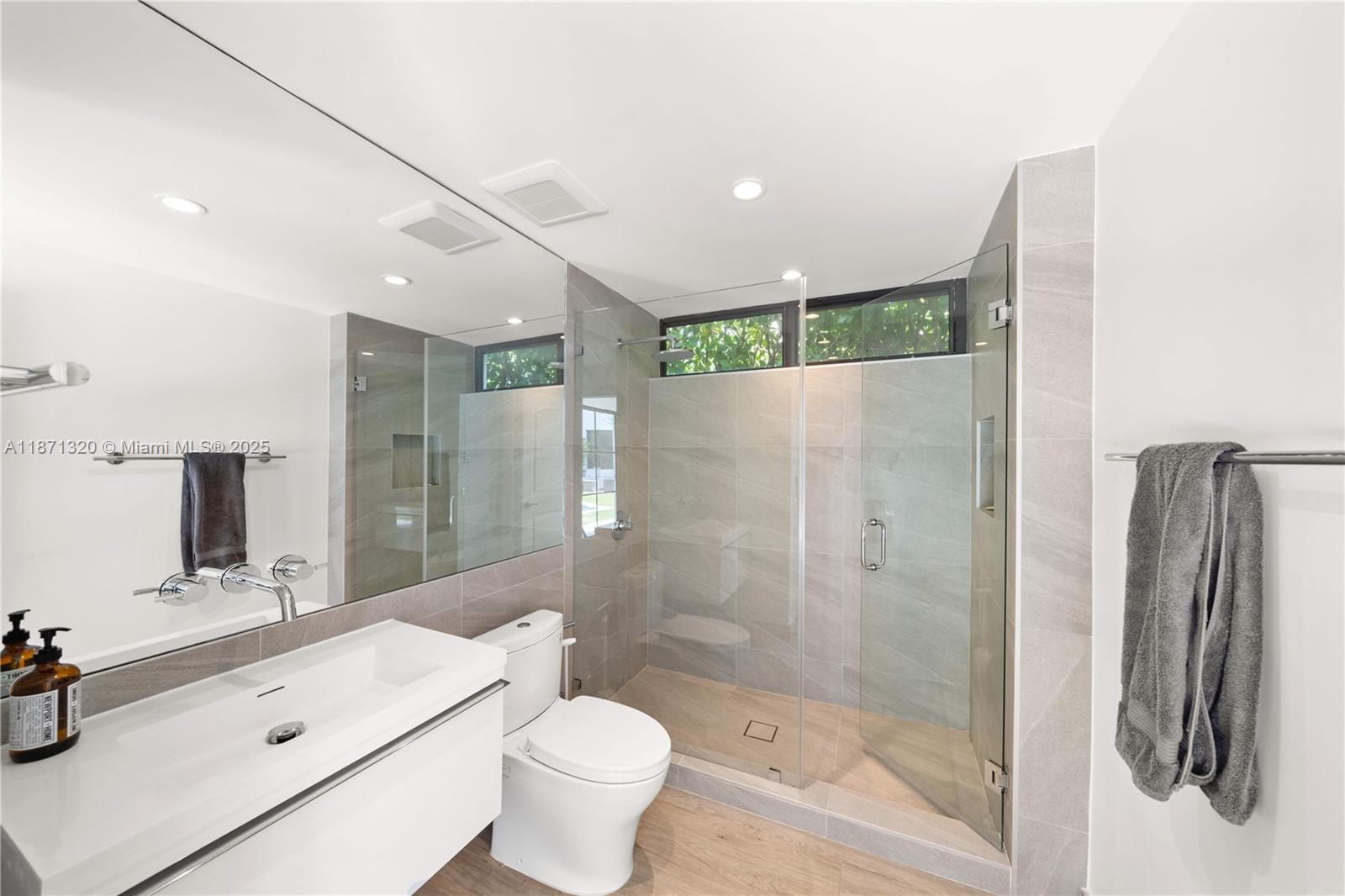 5728 Pine Tree Dr Miami Beach, FL 33140 5728 Pine Tree Dr Miami Beach, FL 33140