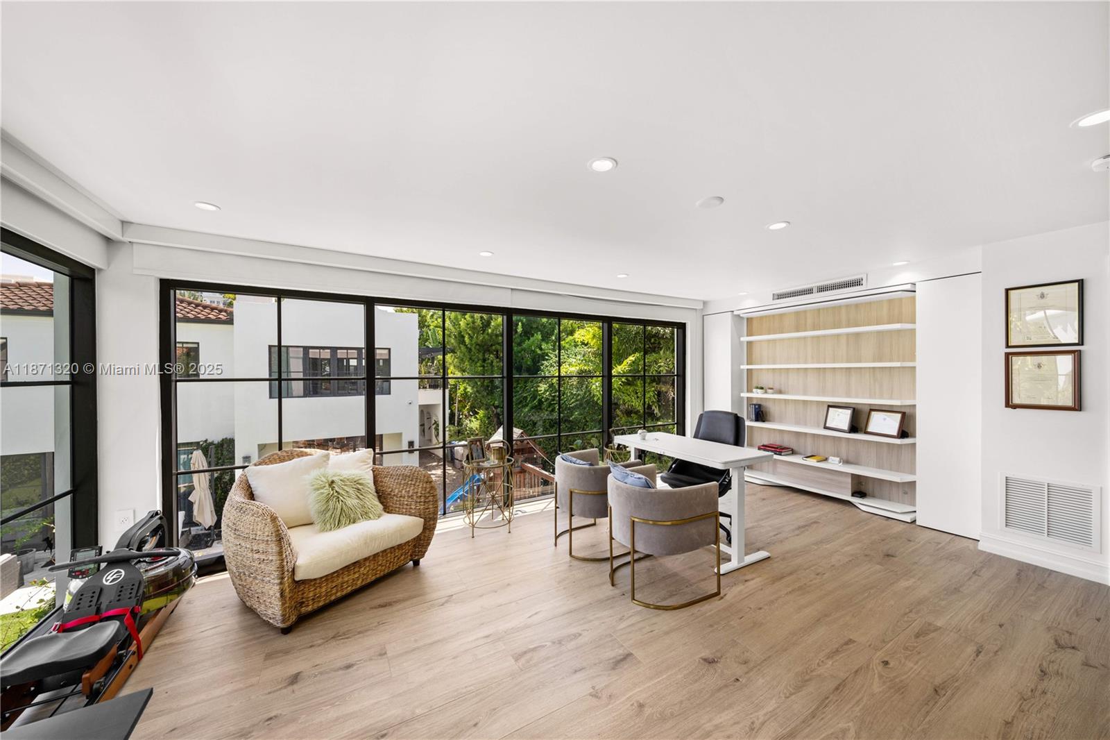 5728 Pine Tree Dr Miami Beach, FL 33140 5728 Pine Tree Dr Miami Beach, FL 33140