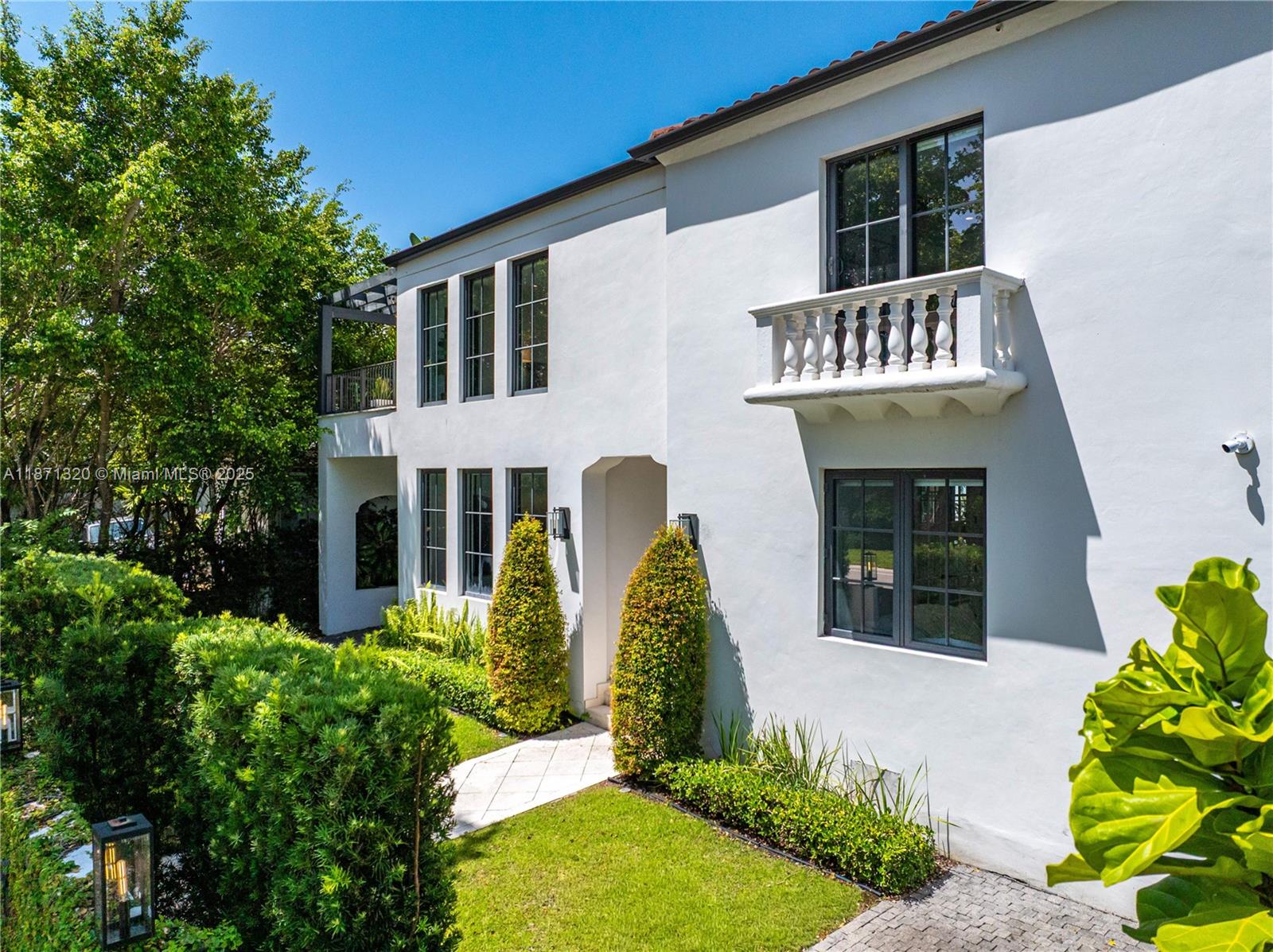 5728 Pine Tree Dr Miami Beach, FL 33140 5728 Pine Tree Dr Miami Beach, FL 33140
