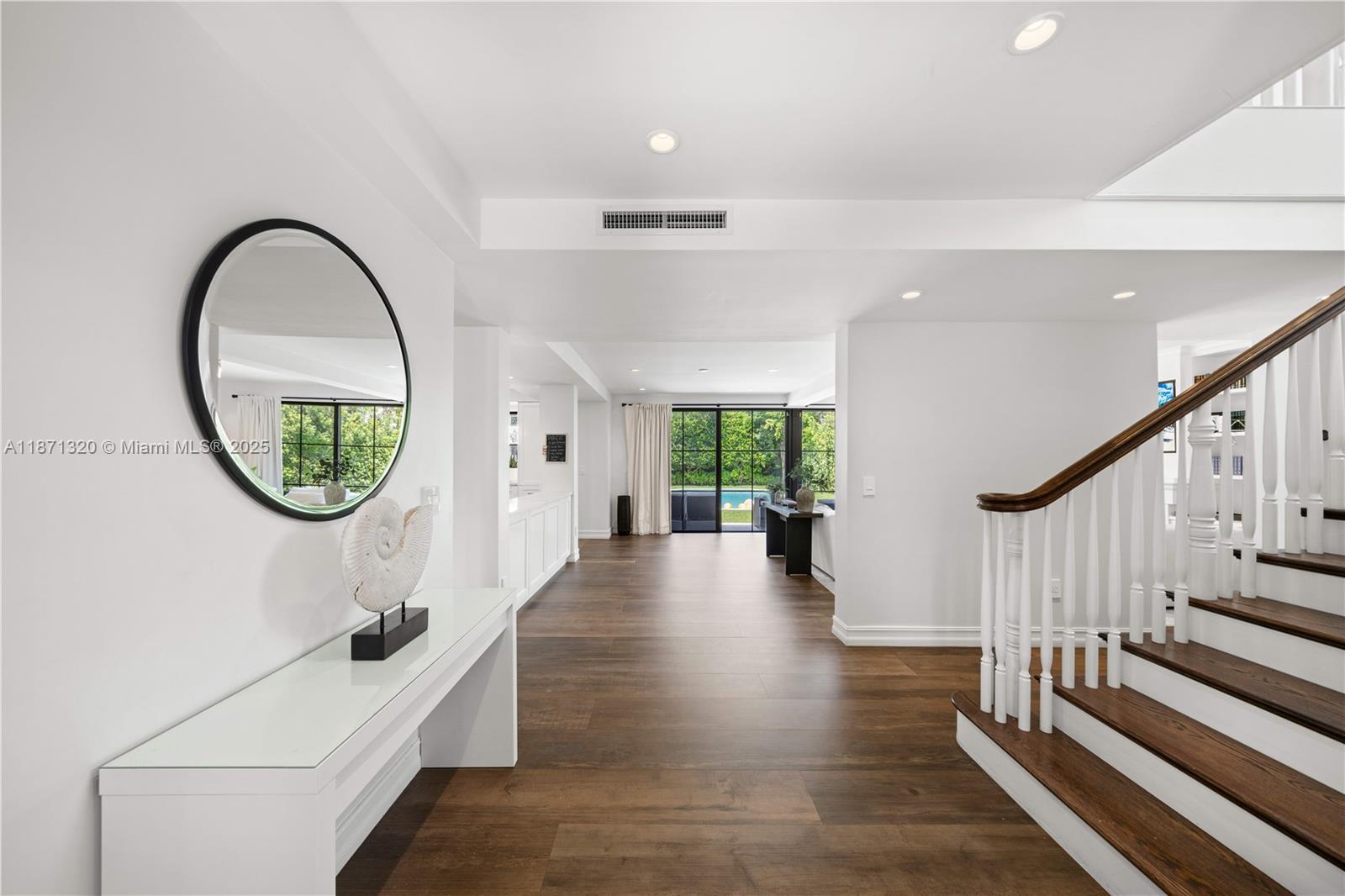 5728 Pine Tree Dr Miami Beach, FL 33140 5728 Pine Tree Dr Miami Beach, FL 33140