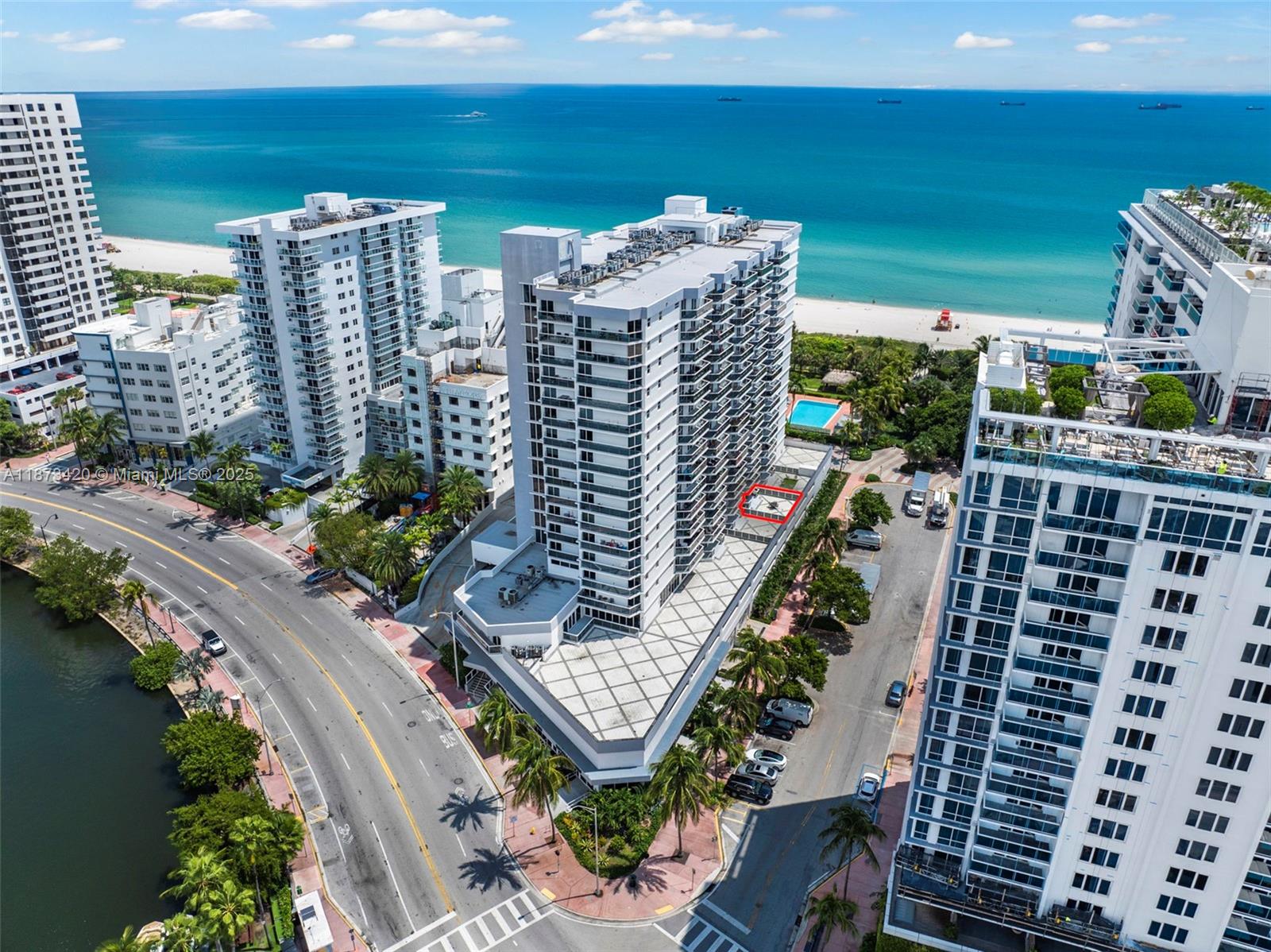 2401 Collins Ave #404