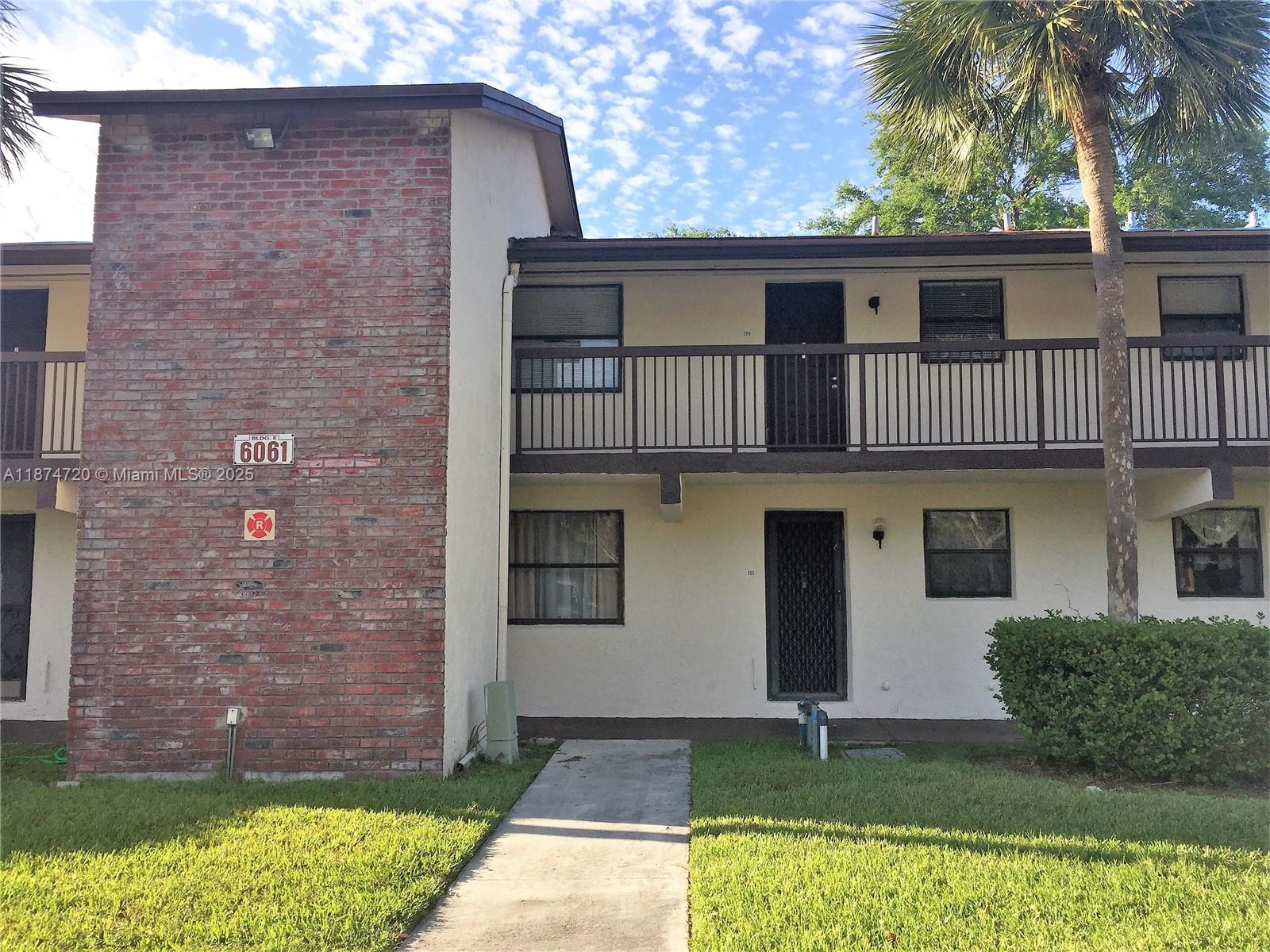 6061 Shakerwood Cir #205