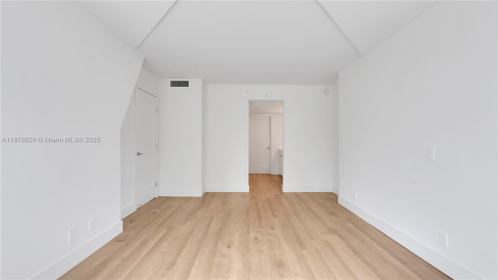 555 NE 34th St #0207,Miami, FL 33137