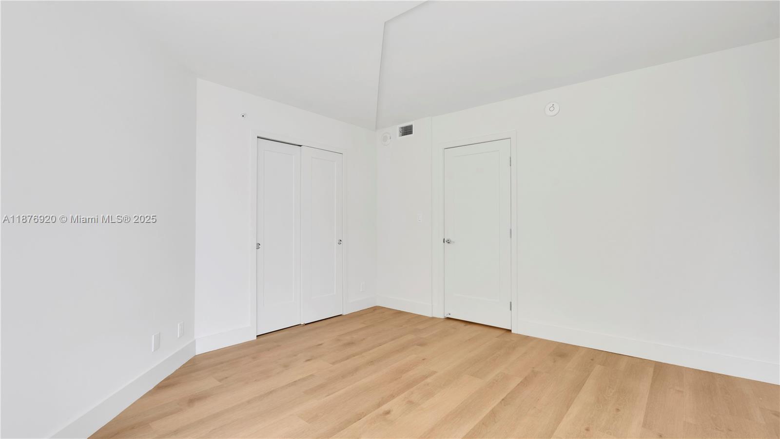 555 NE 34th St #0207,Miami, FL 33137