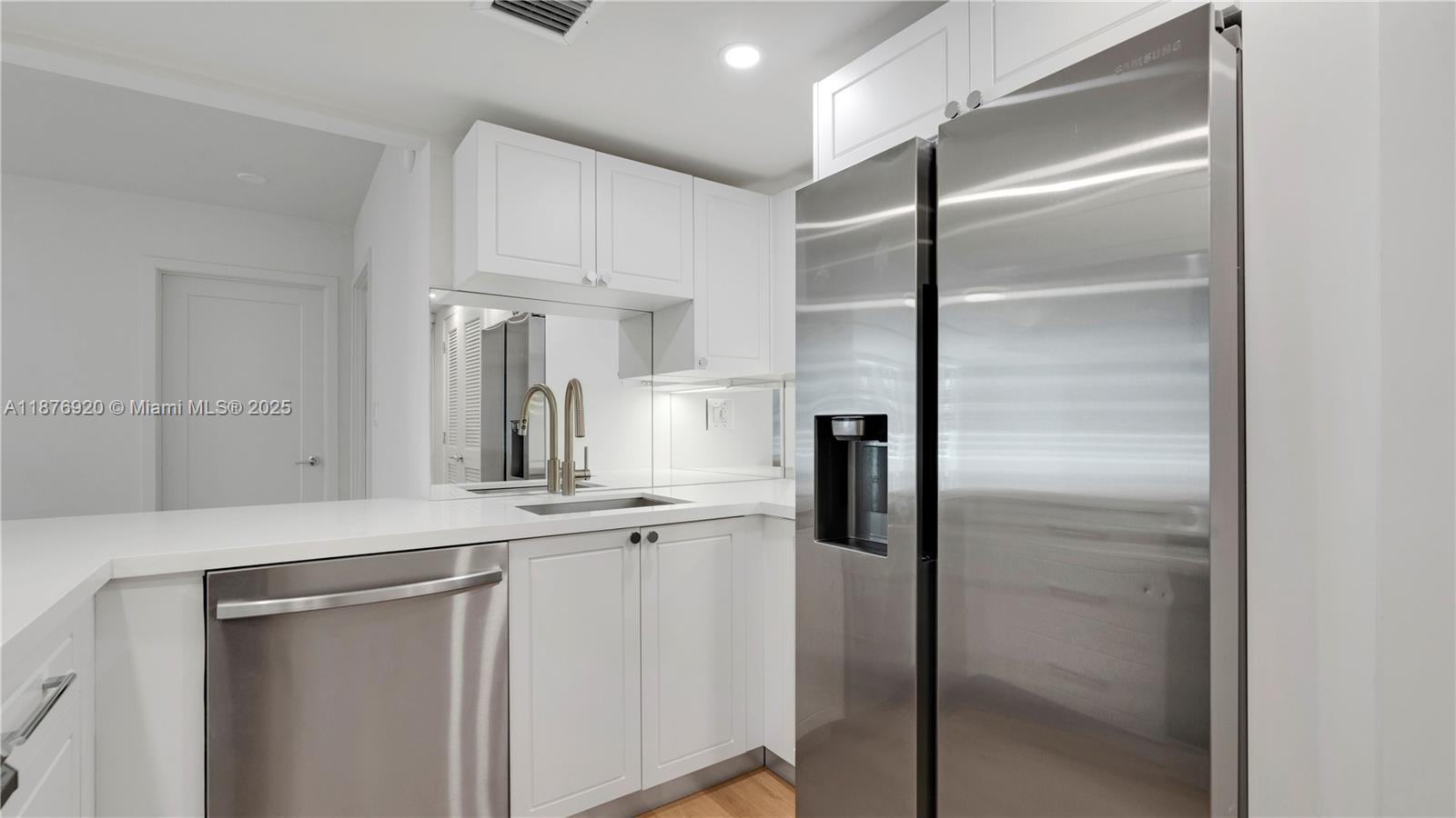 555 NE 34th St #0207,Miami, FL 33137