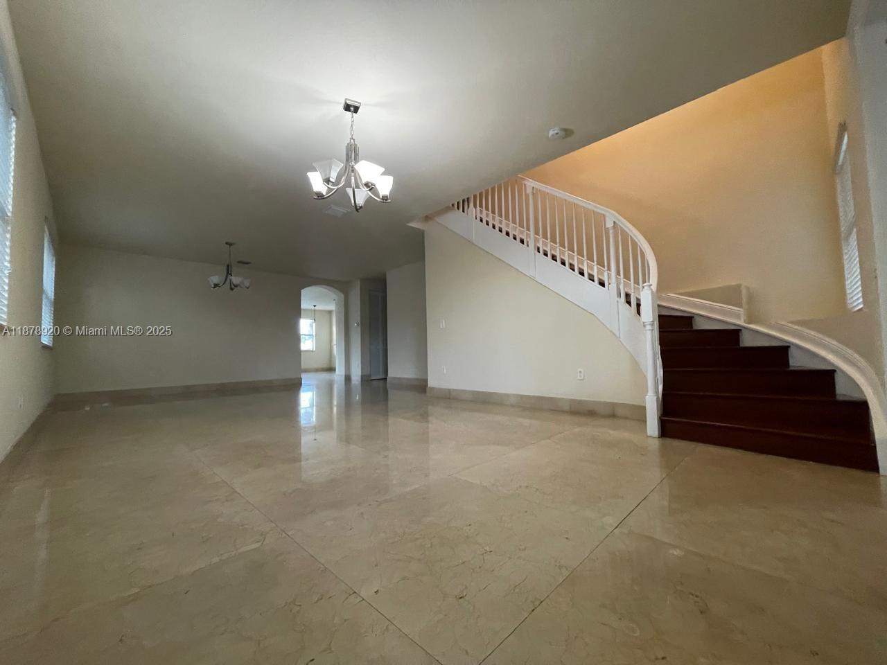 9895 NW 87th Ter