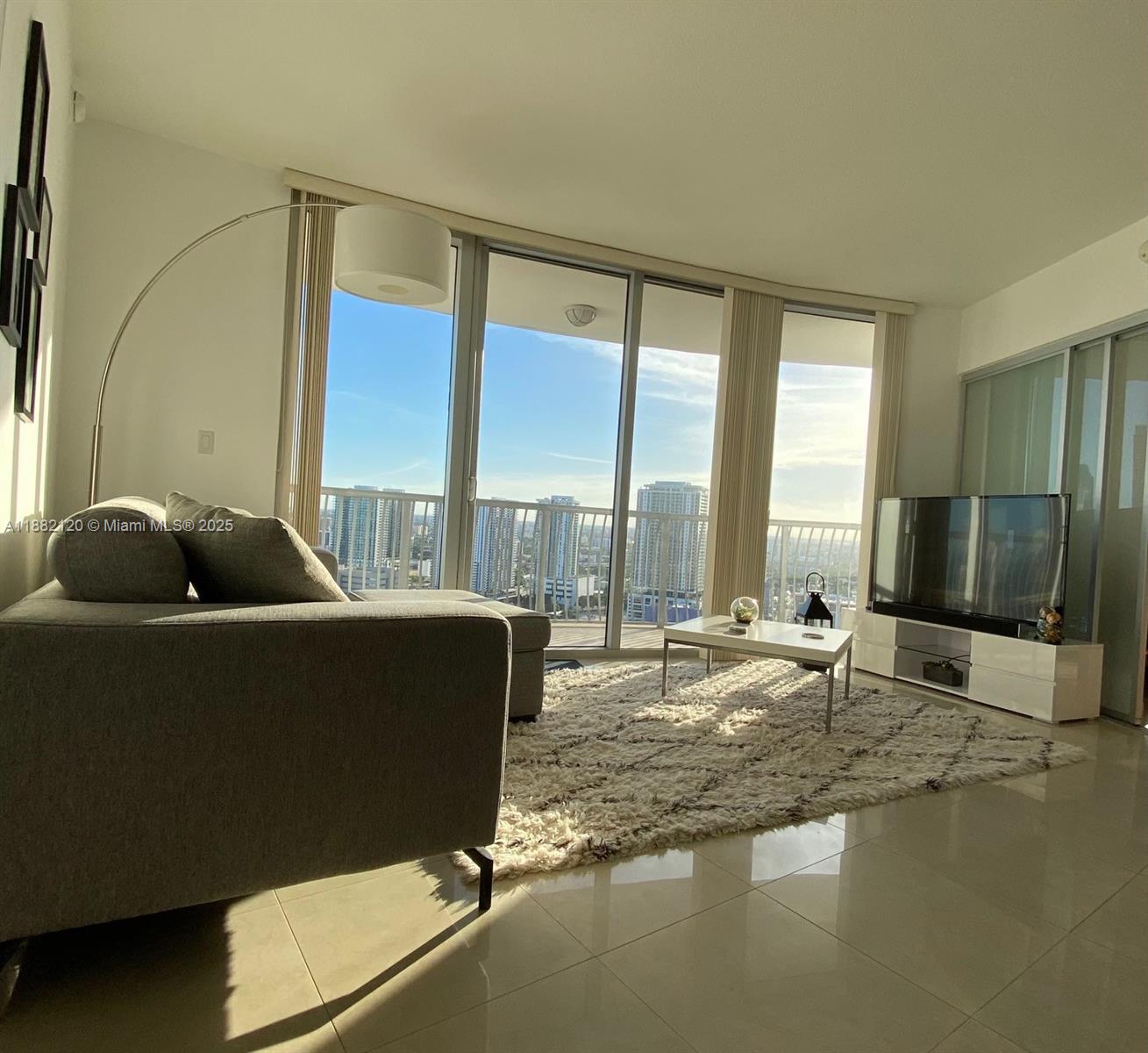 1750 N Bayshore Dr #3314