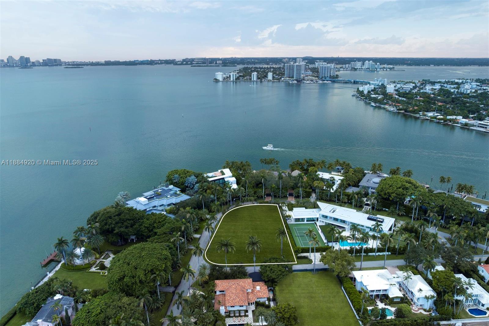 31 La Gorce Cir Miami Beach, FL 33141