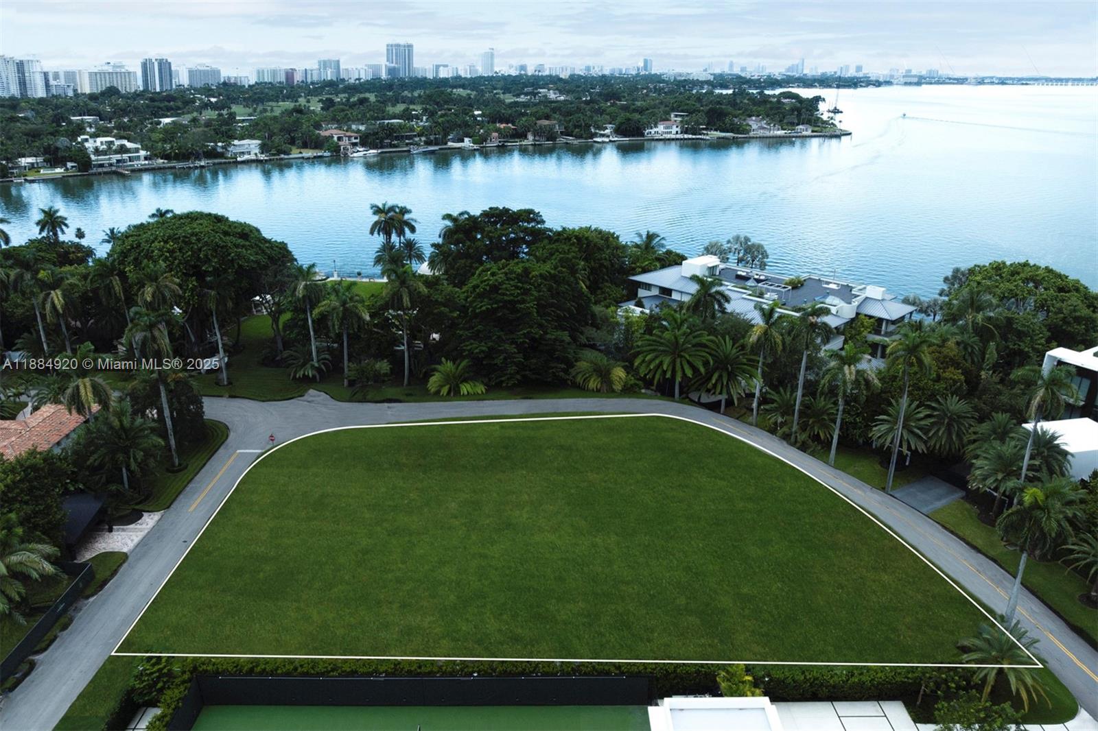 31 La Gorce Cir Miami Beach, FL 33141