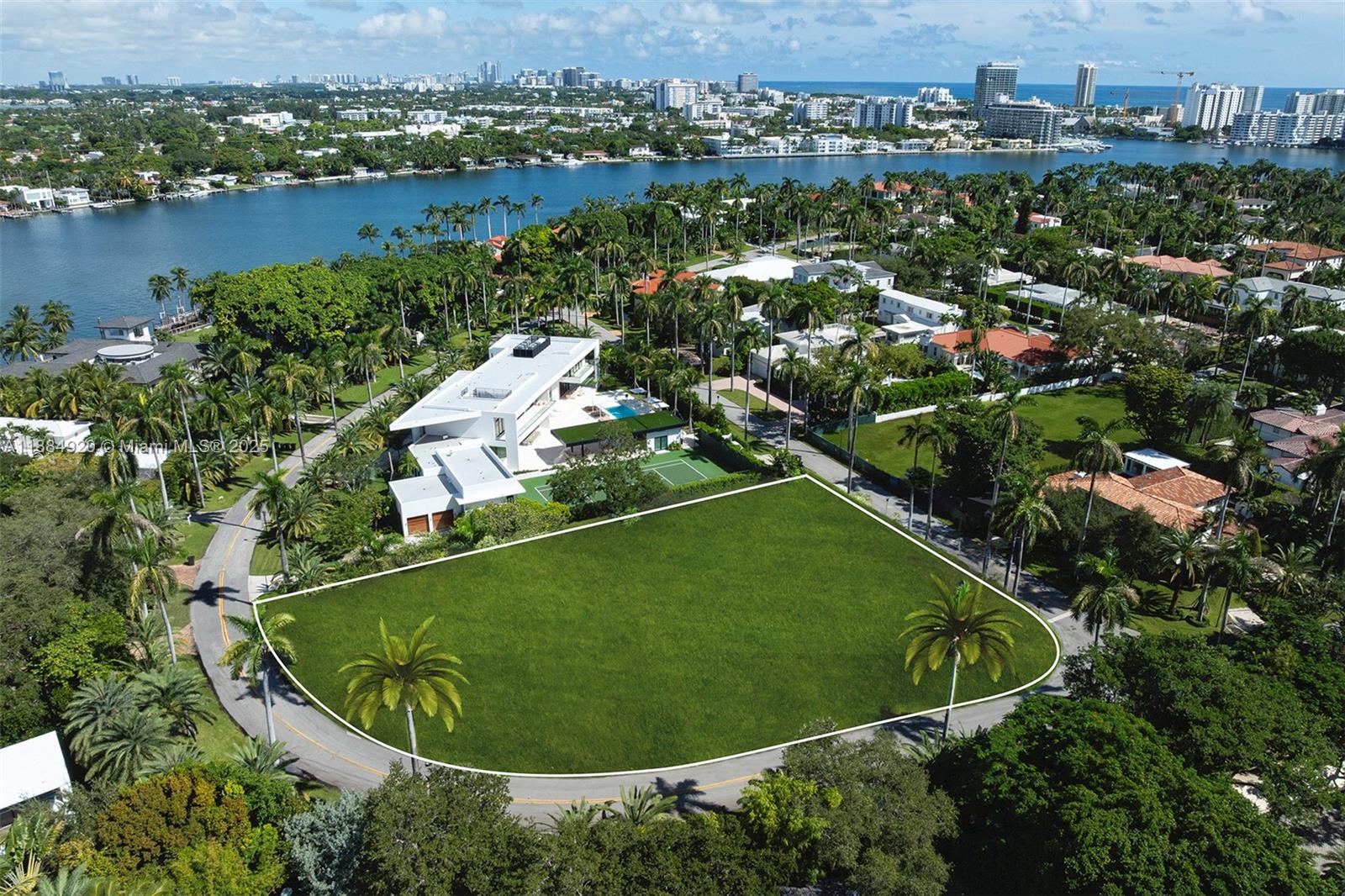 31 La Gorce Cir Miami Beach, FL 33141