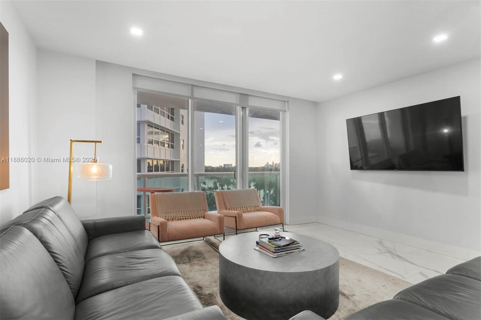5001 Collins Ave #8C