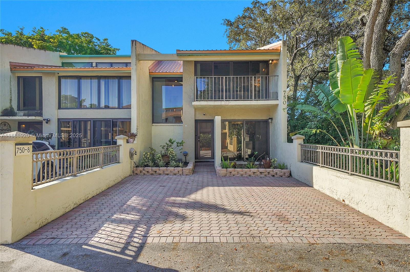750 E Coco Plum Cir #8
