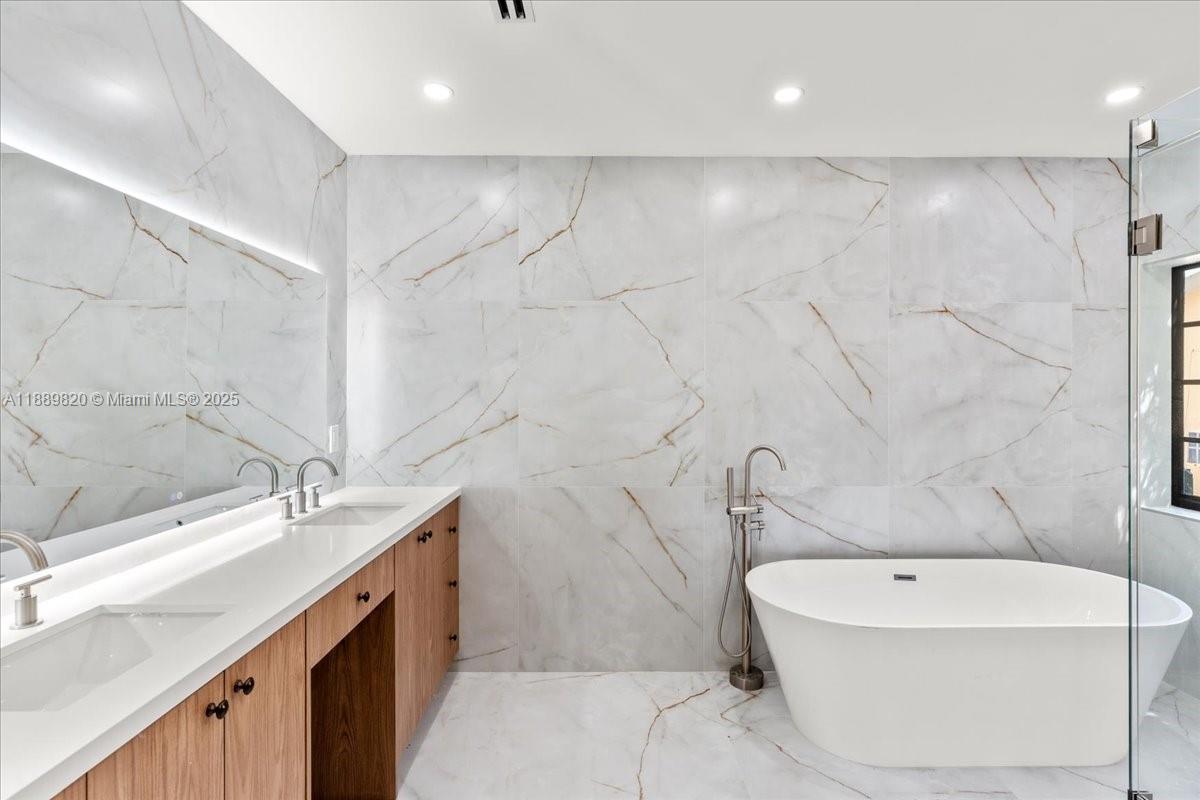 1426 Robbia Ave Coral Gables, FL 33146 1426 Robbia Ave Coral Gables, FL 33146