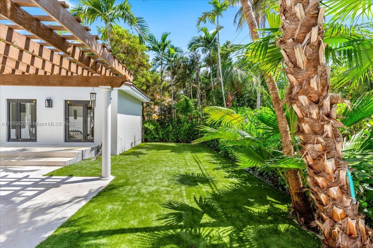 1426 Robbia Ave Coral Gables, FL 33146 1426 Robbia Ave Coral Gables, FL 33146