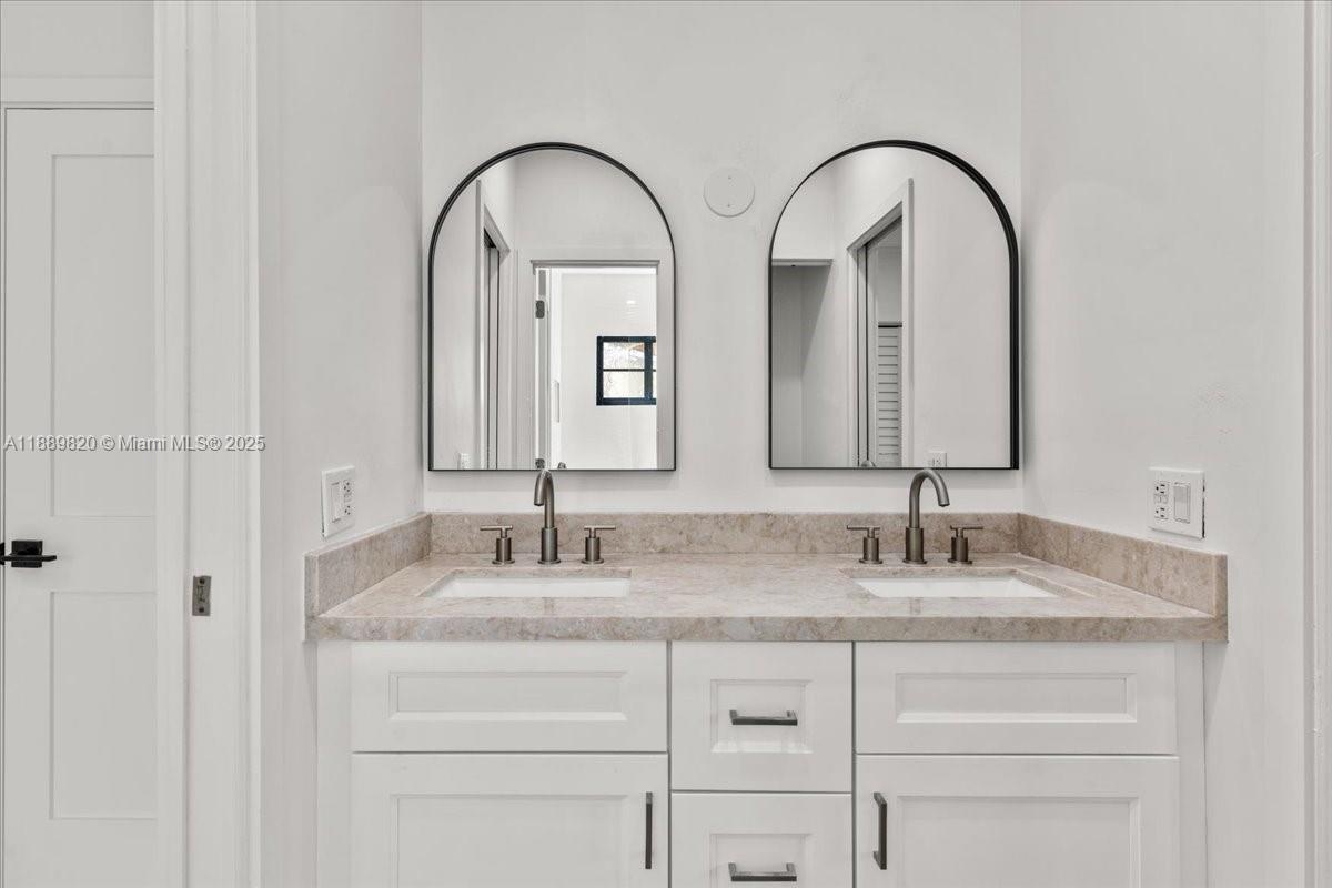 1426 Robbia Ave Coral Gables, FL 33146 1426 Robbia Ave Coral Gables, FL 33146