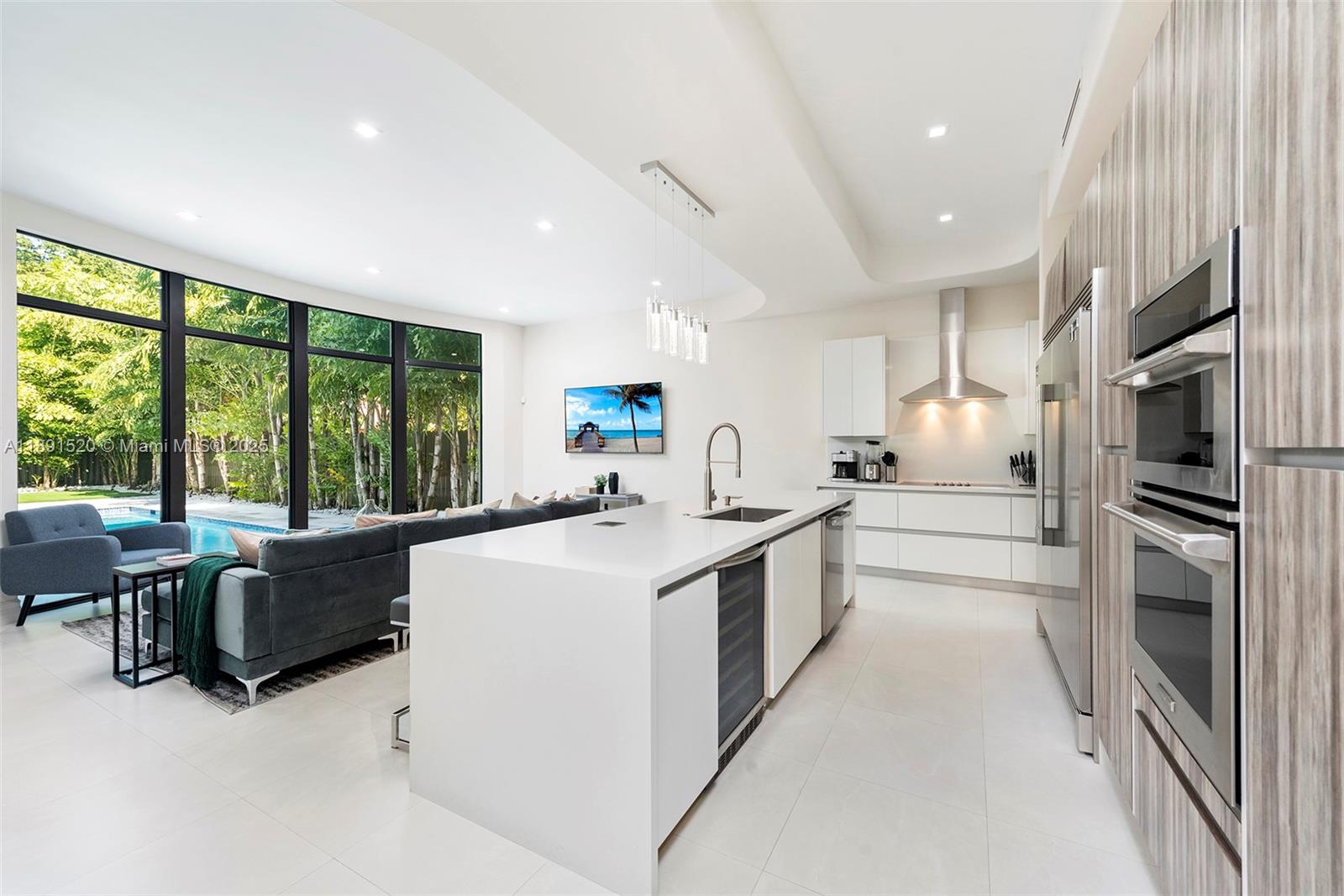 6529 SW 30th St Miami, FL 33155 6529 SW 30th St Miami, FL 33155