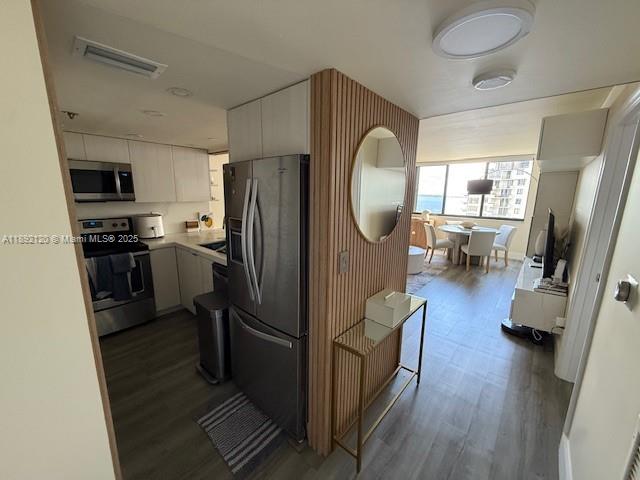 540 Brickell Key Dr #1205 Miami, FL 33131