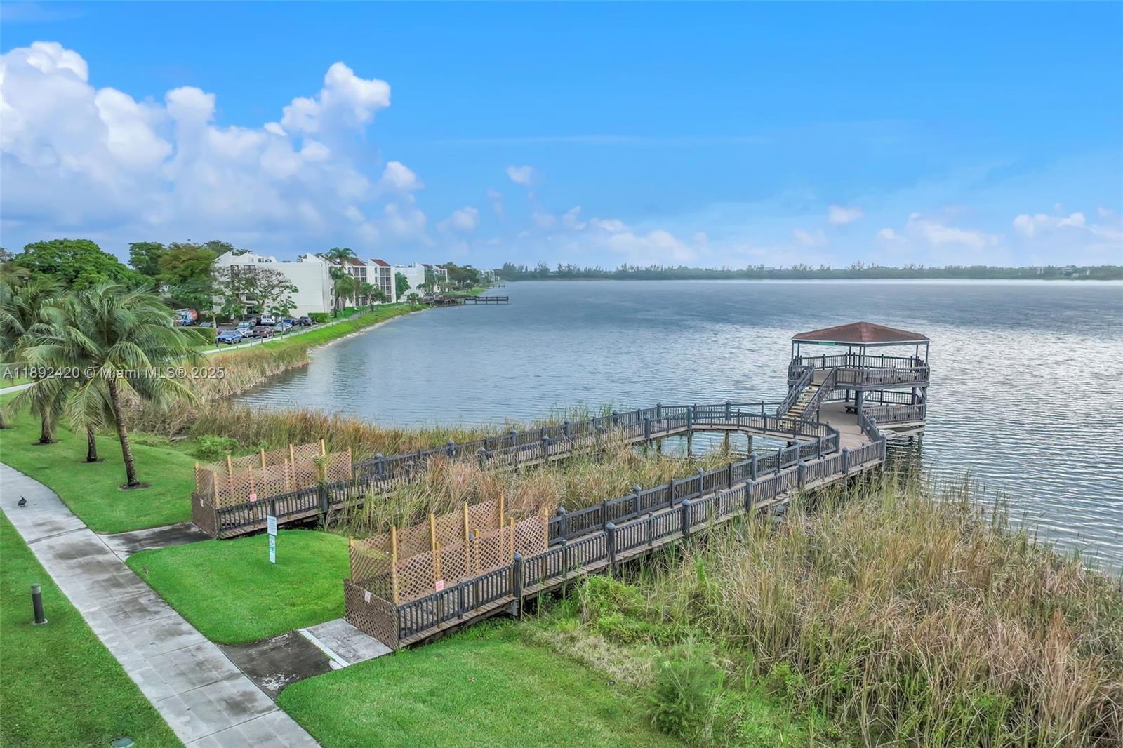 110 Lake Emerald Dr #404