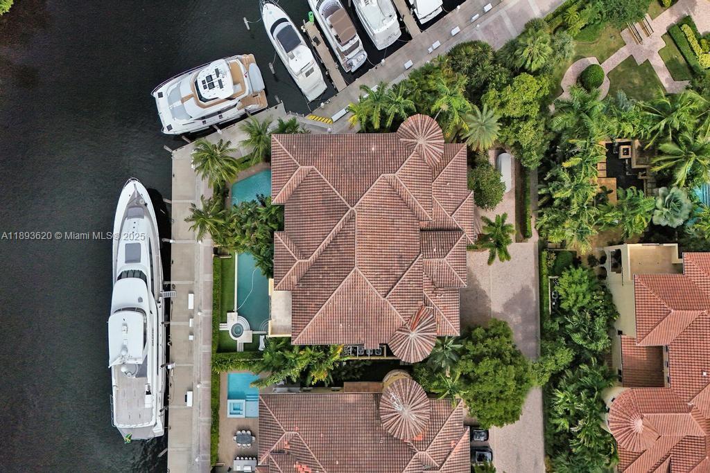 1516 Island Blvd Aventura, FL 33160