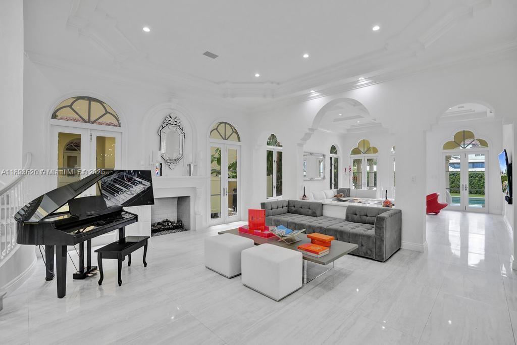 1516 Island Blvd Aventura, FL 33160