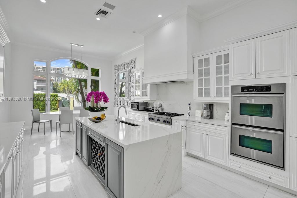 1516 Island Blvd Aventura, FL 33160