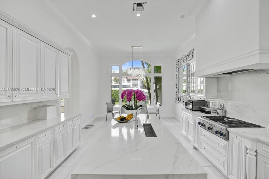 1516 Island Blvd Aventura, FL 33160