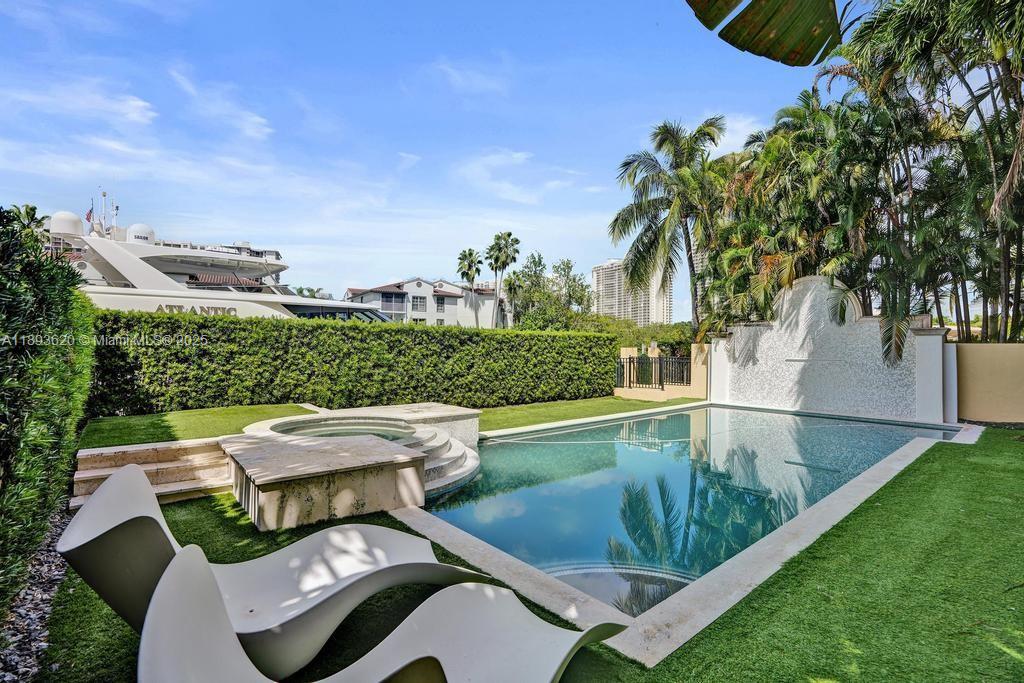 1516 Island Blvd Aventura, FL 33160